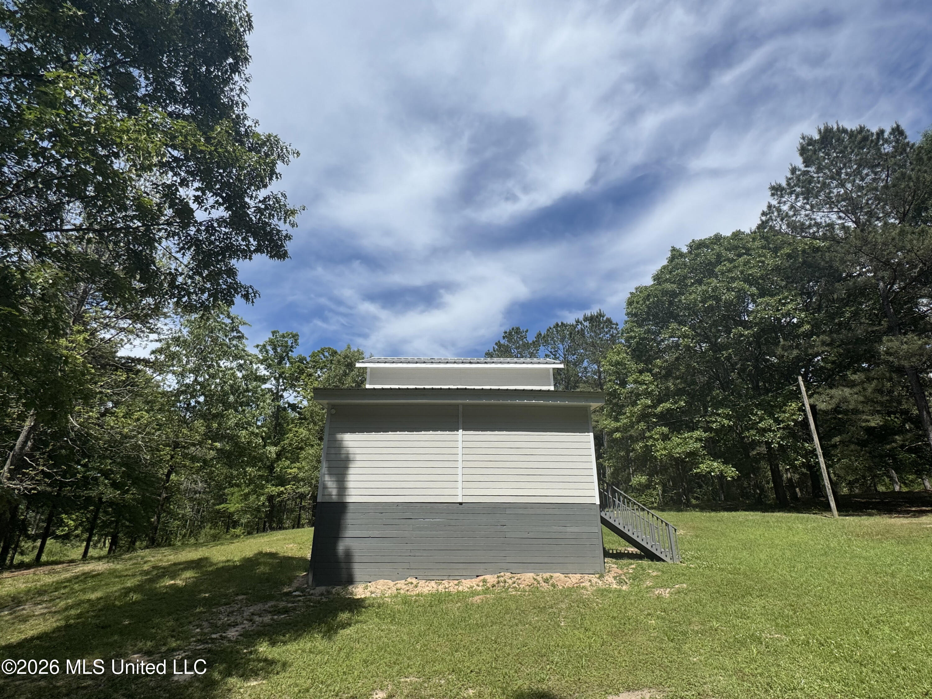1108 Sherwood Drive Property Photo 3