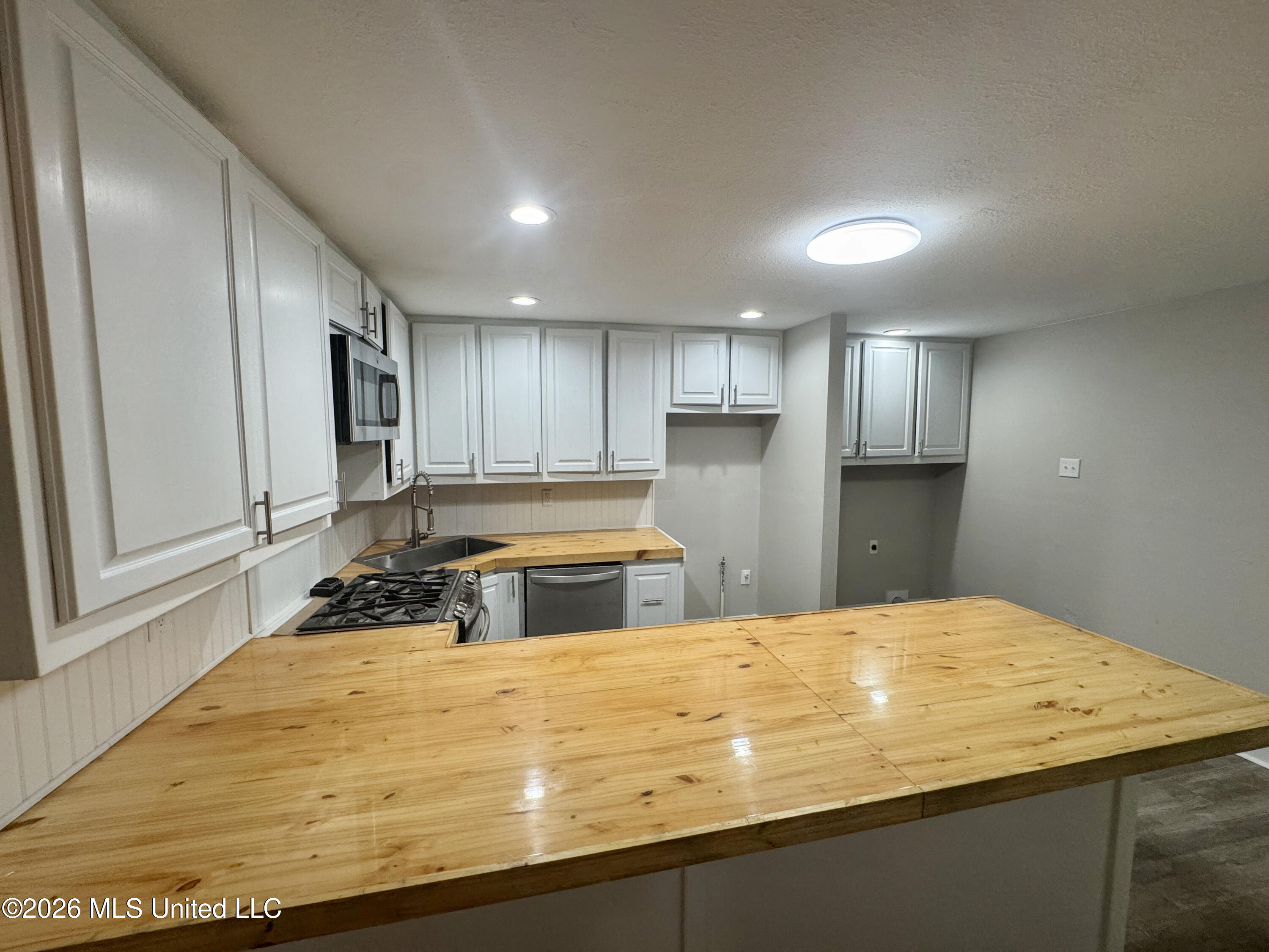 1108 Sherwood Drive Property Photo 5