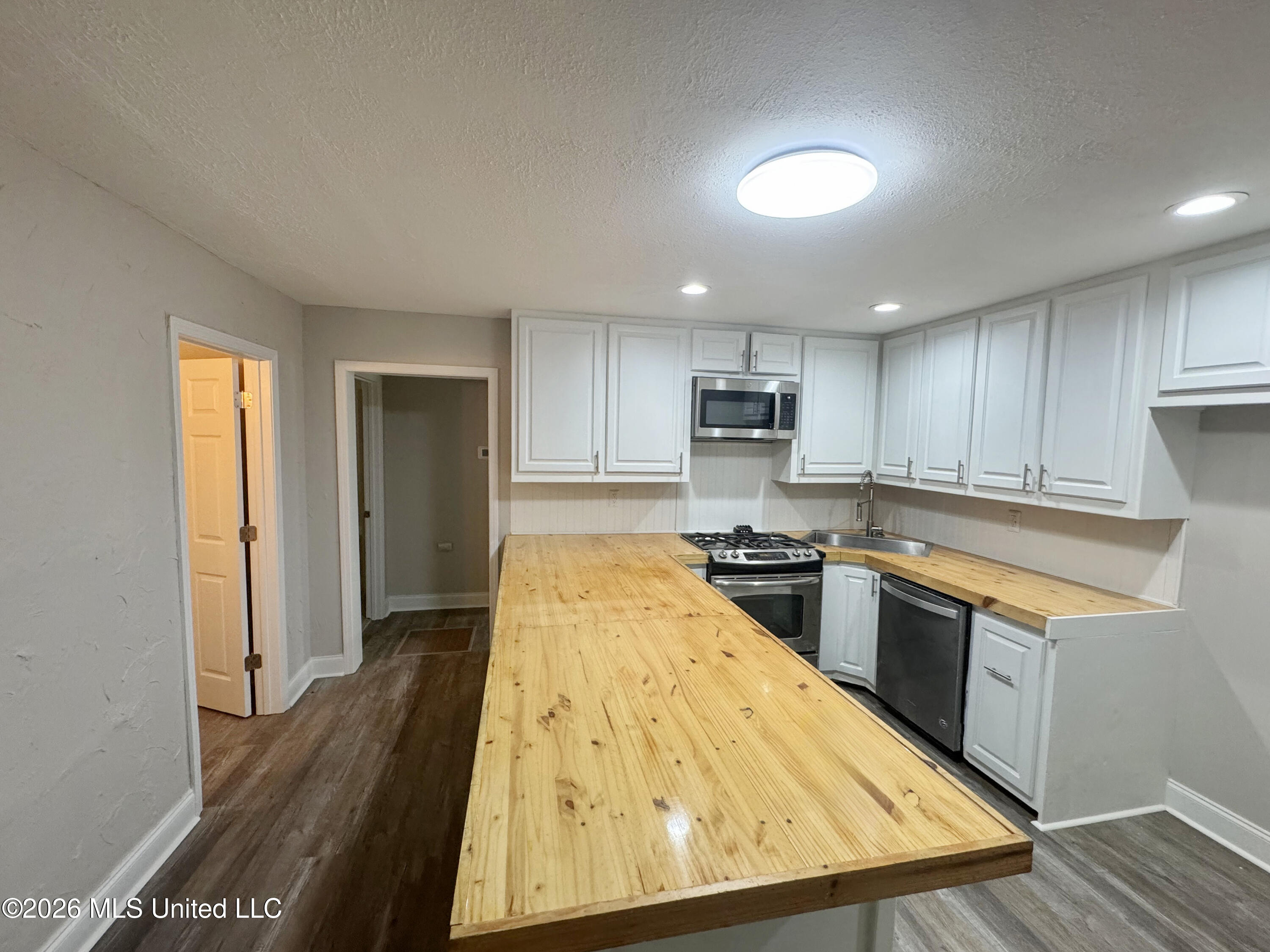 1108 Sherwood Drive Property Photo 6