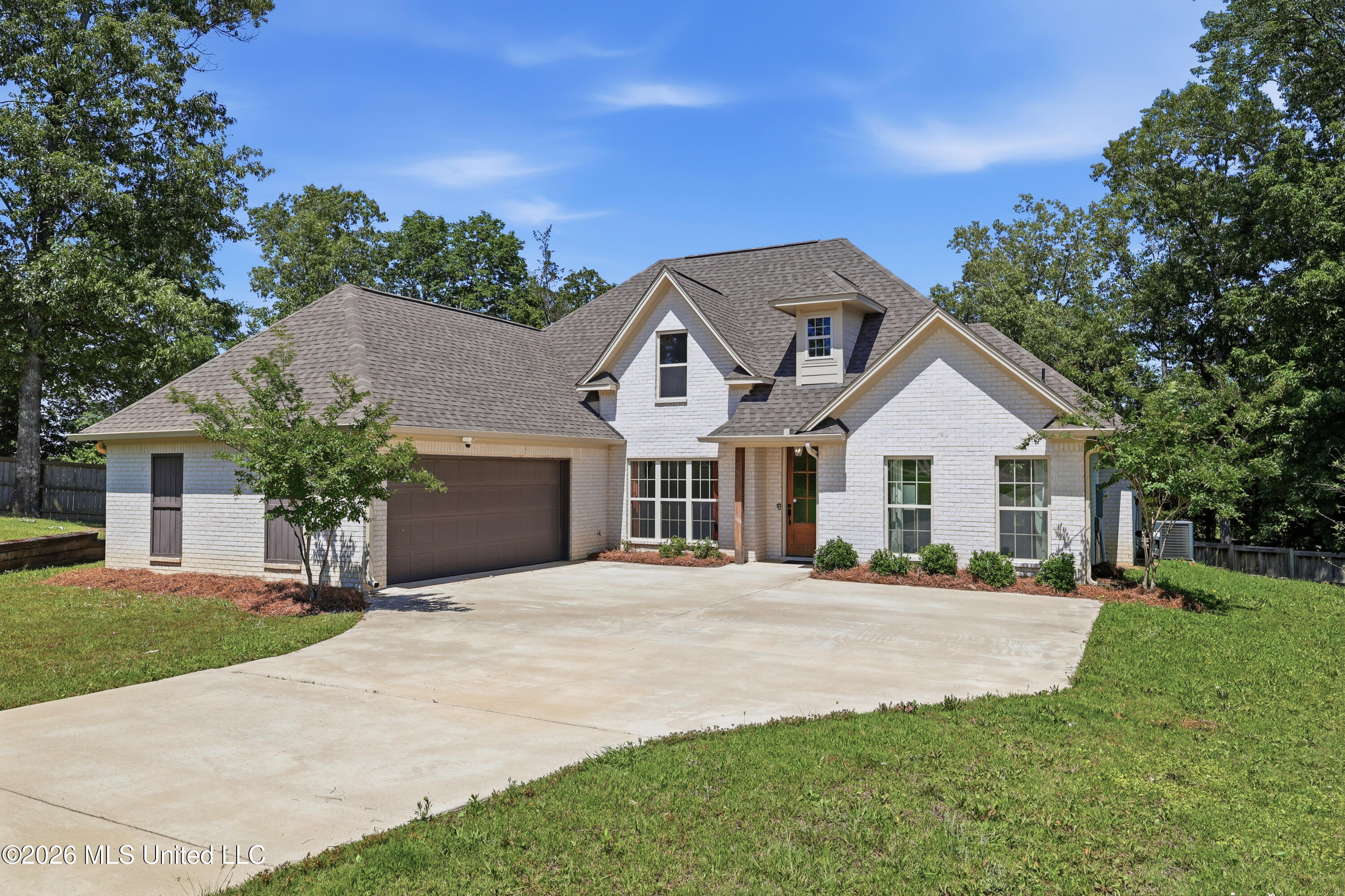 104 Azalea Cove Property Photo 1