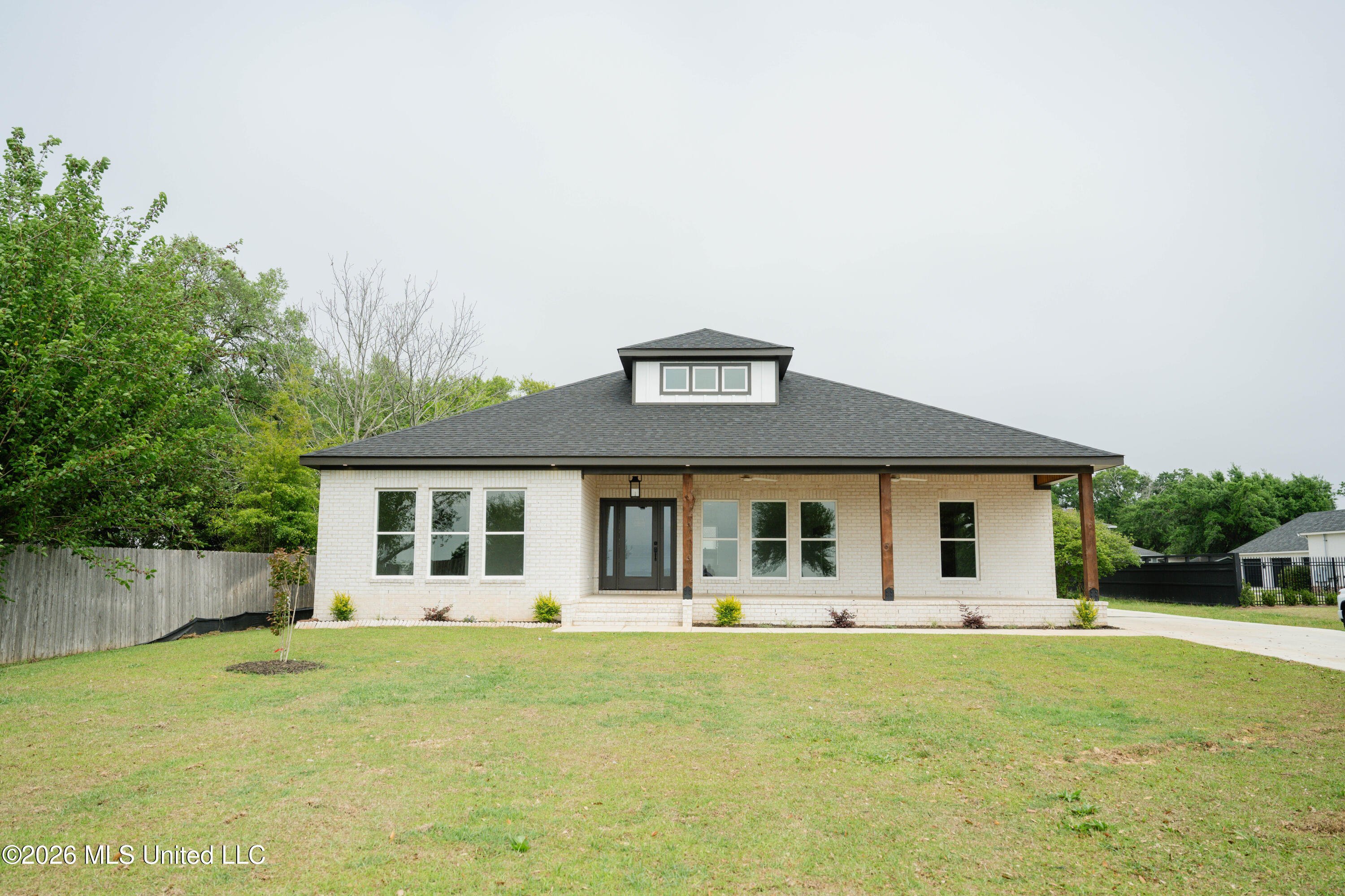 1416 E Beach Boulevard Property Photo 1