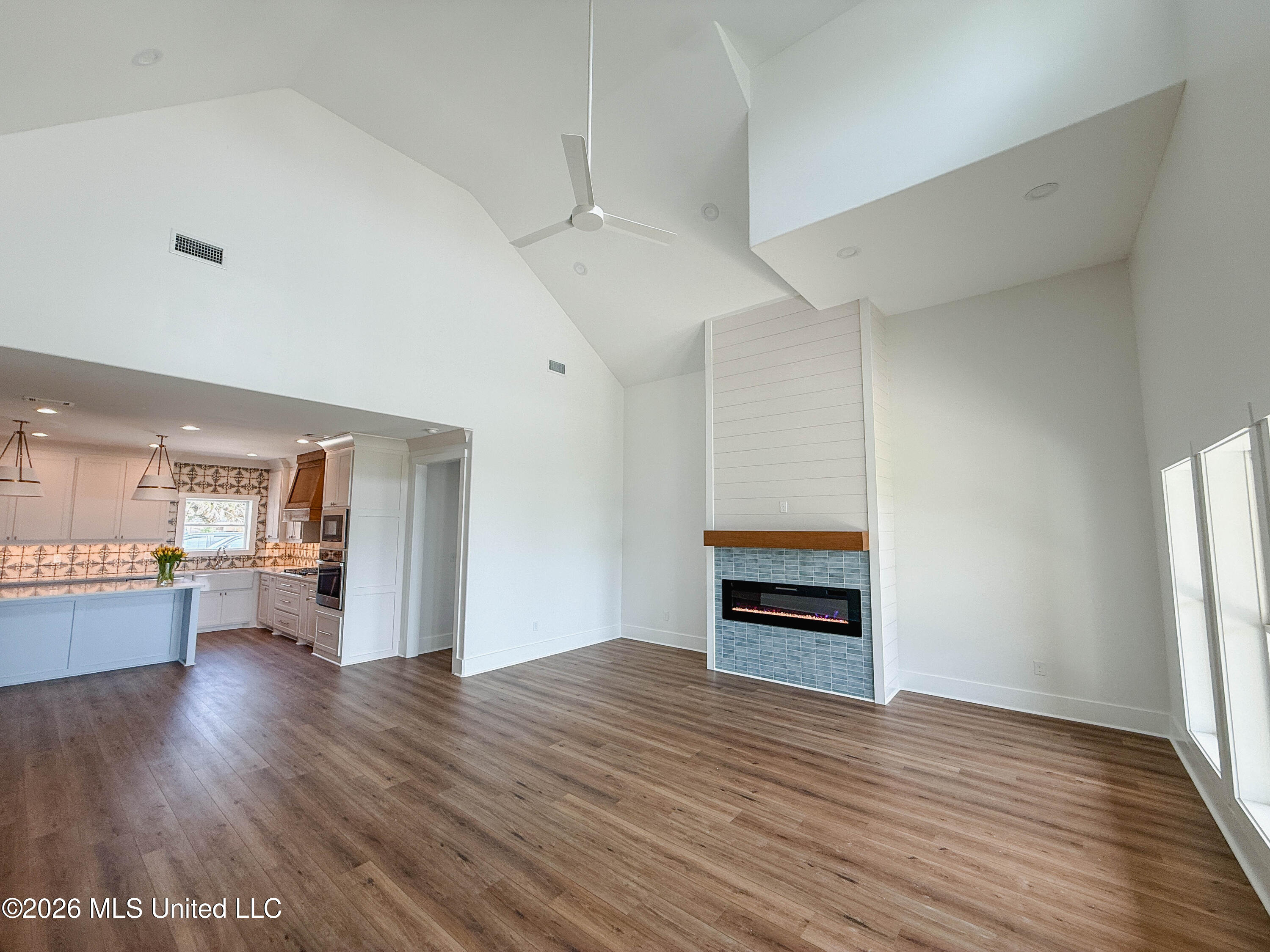 1416 E Beach Boulevard Property Photo 10