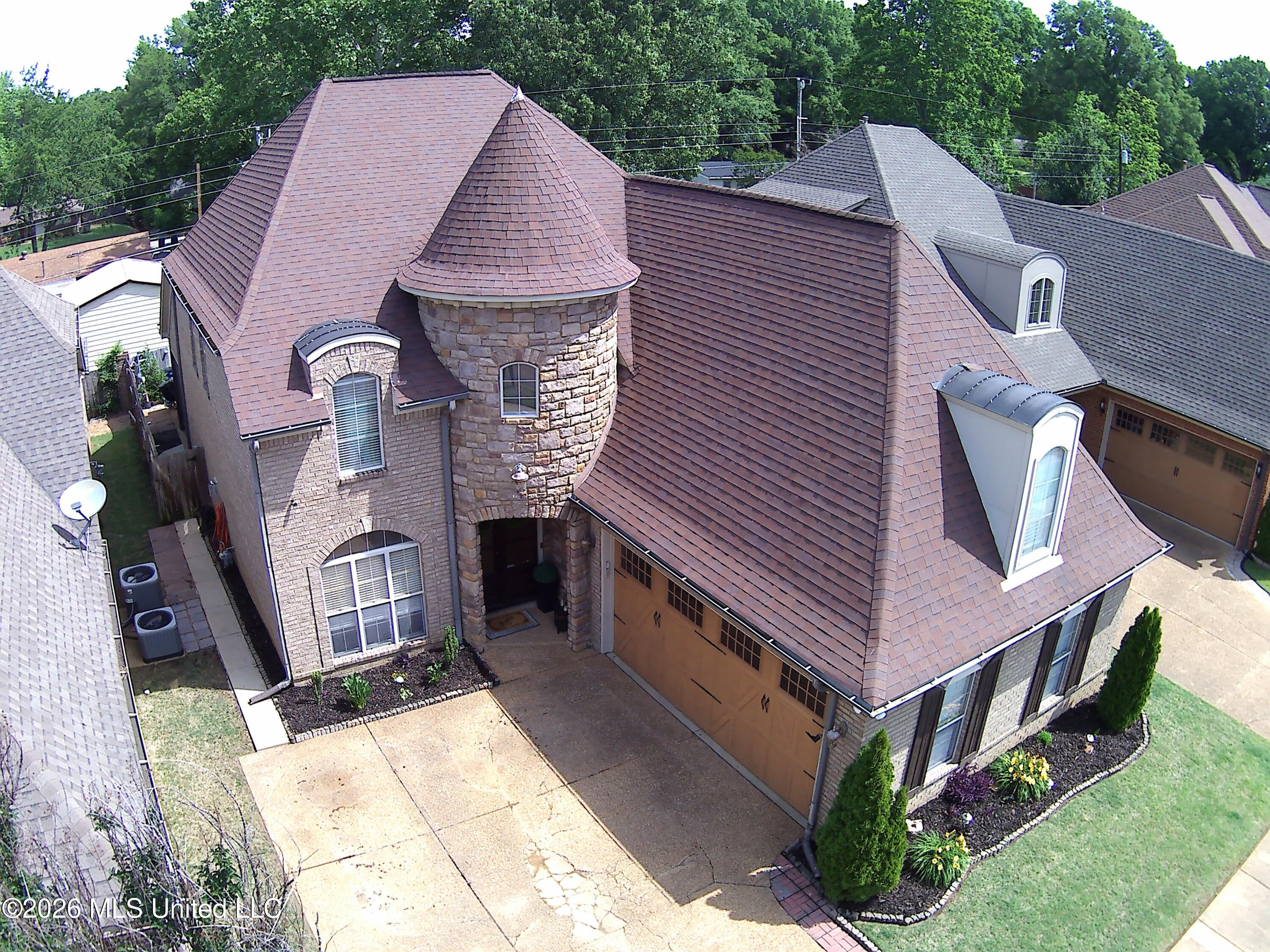 9084 Belle Maison Boulevard Property Photo 3