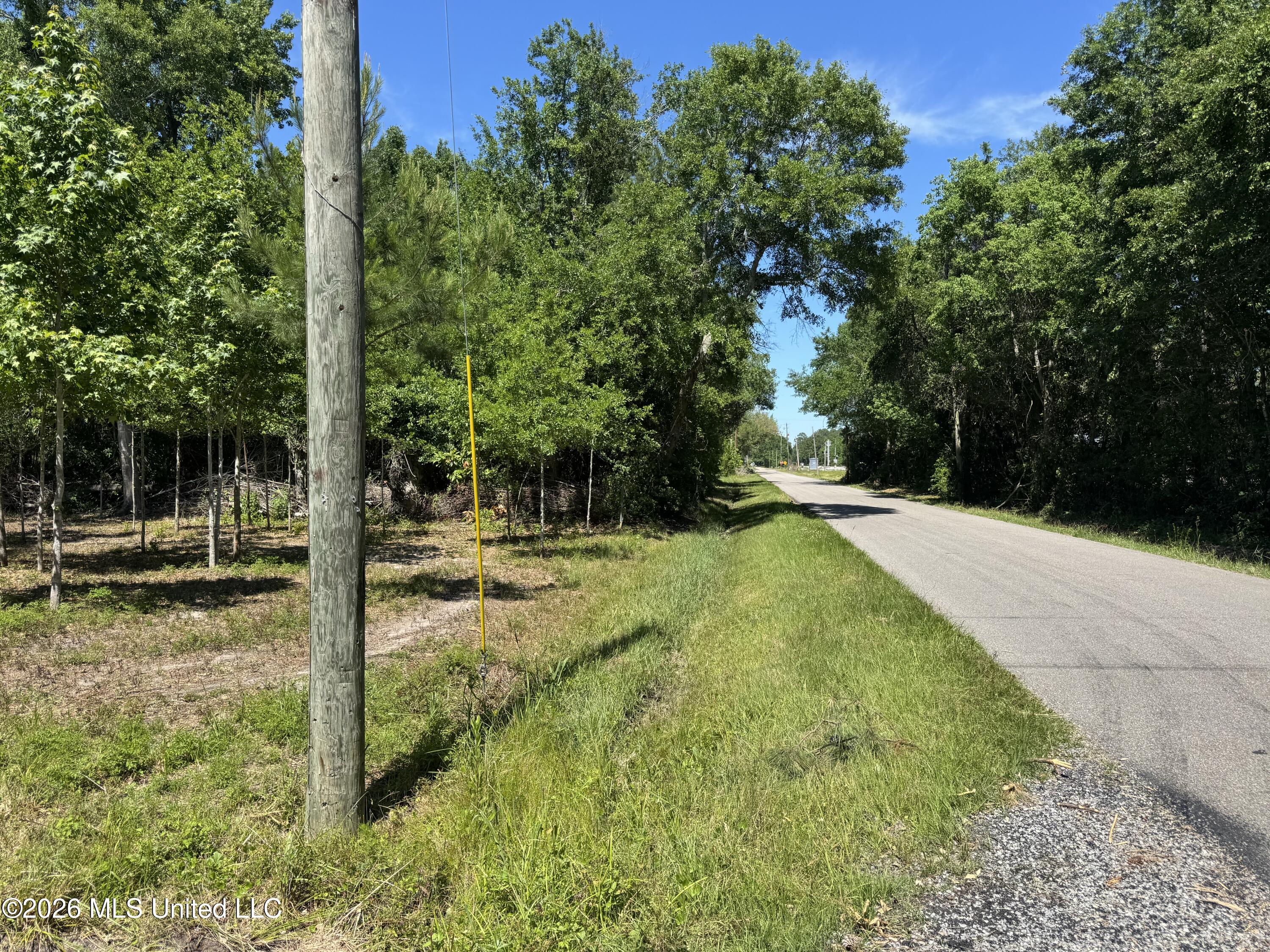 6190 N Railroad Avenue Property Photo 6