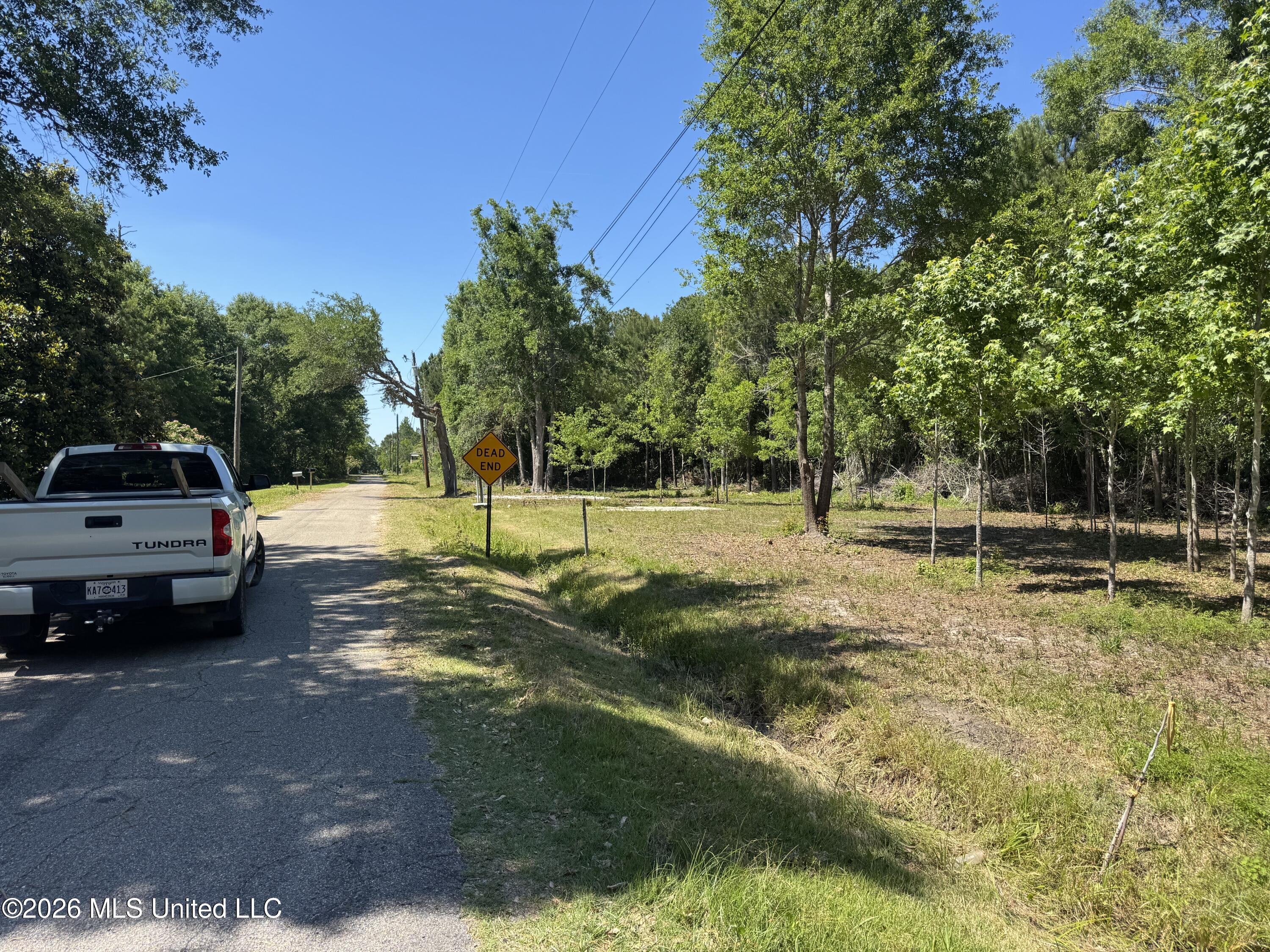6190 N Railroad Avenue Property Photo 7