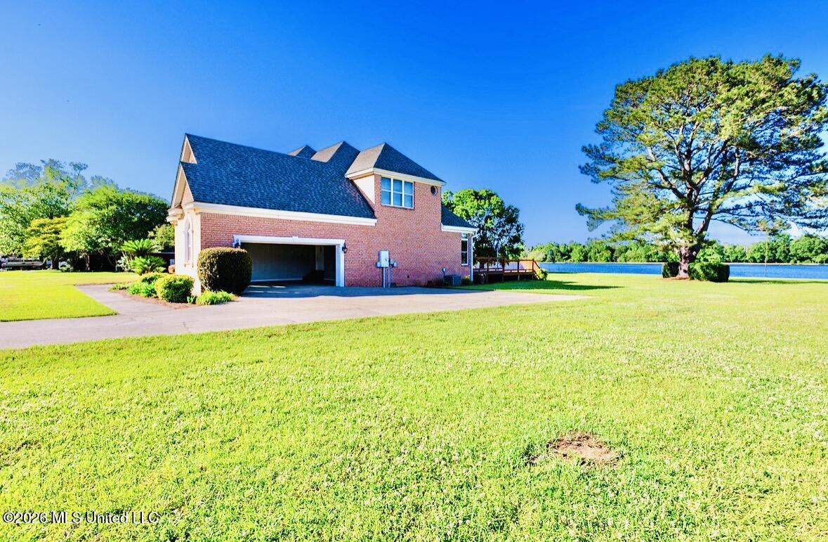 15 Lakeshore Drive Property Photo 5