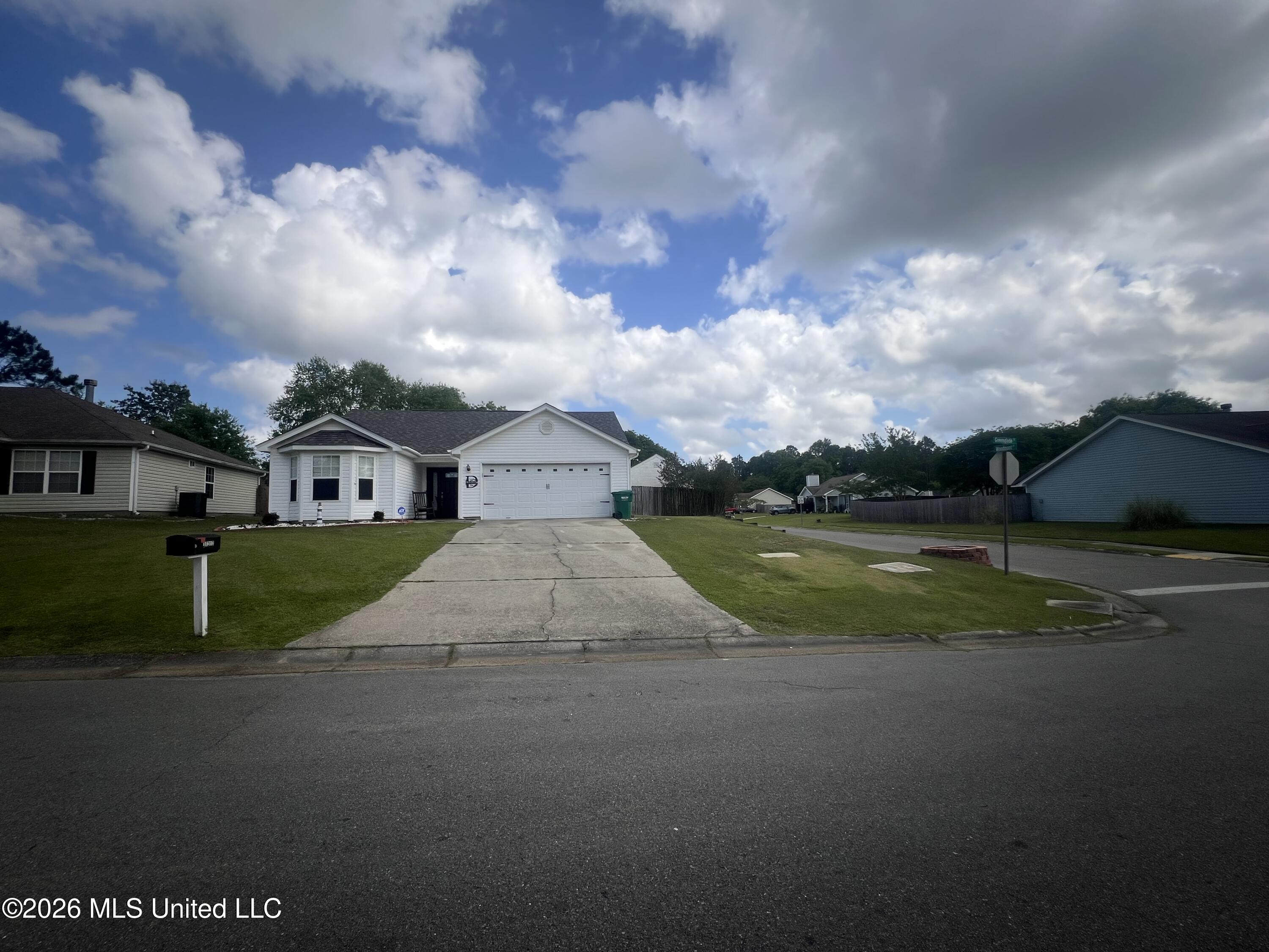 16317 Greenglade Drive Property Photo 3