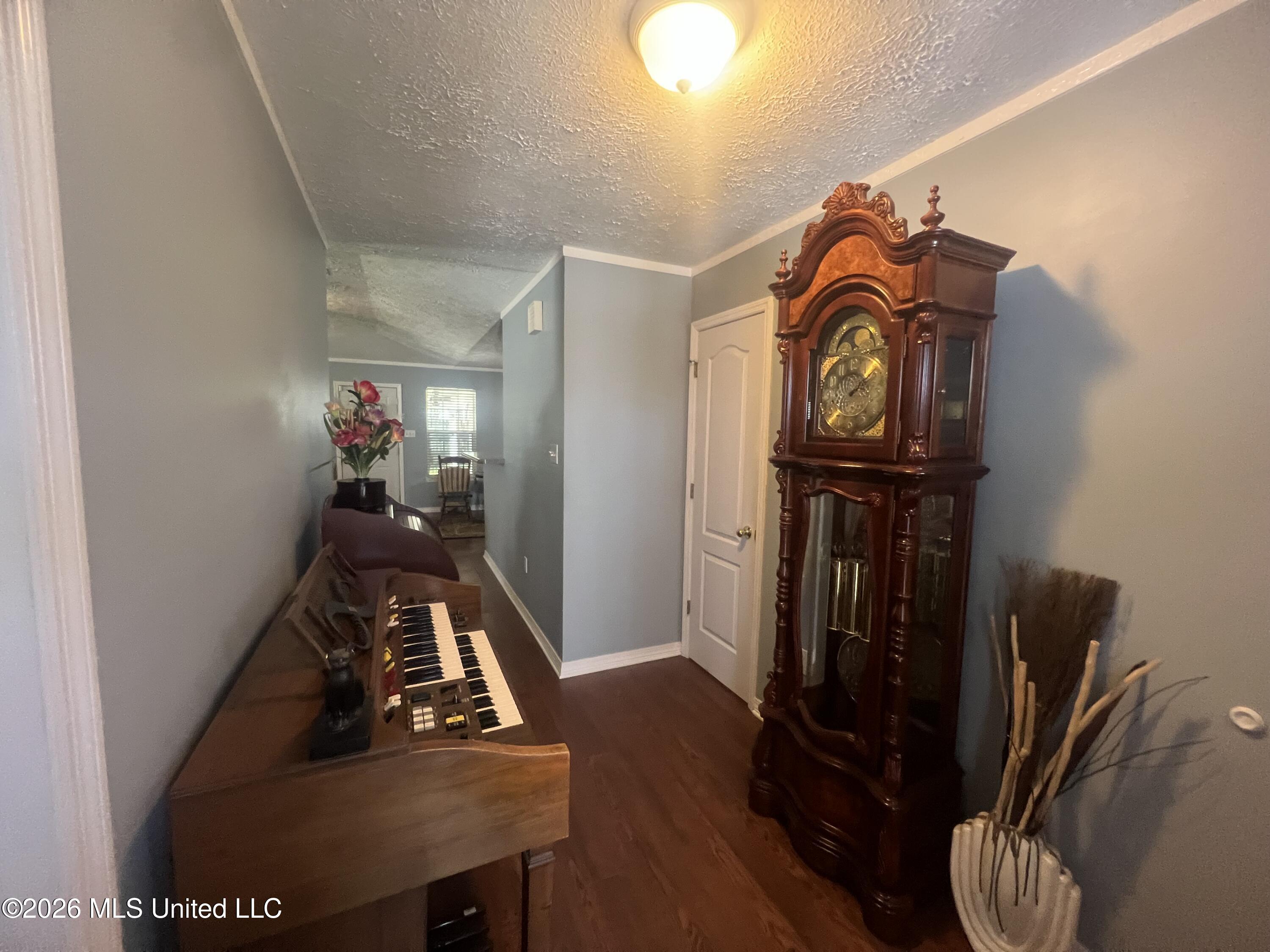 16317 Greenglade Drive Property Photo 7