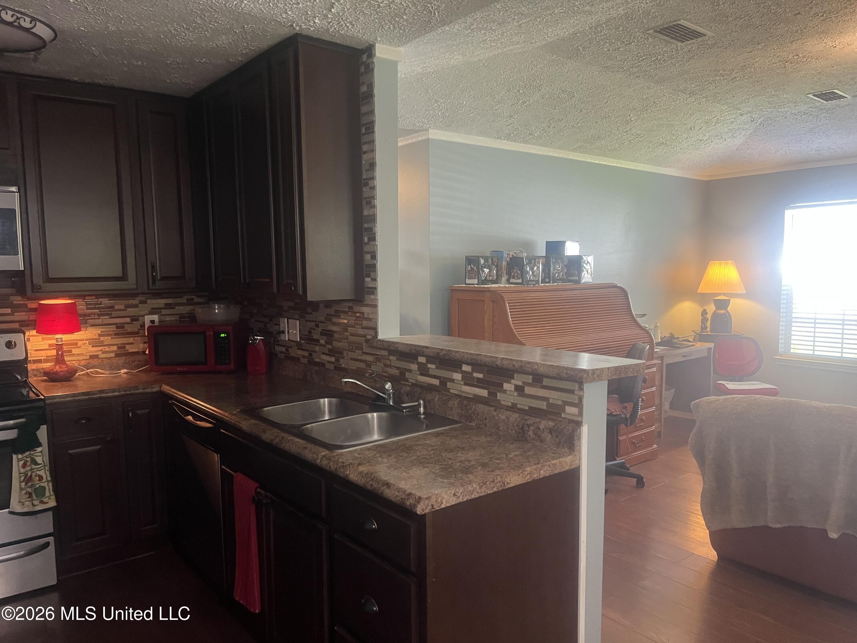 16317 Greenglade Drive Property Photo 13