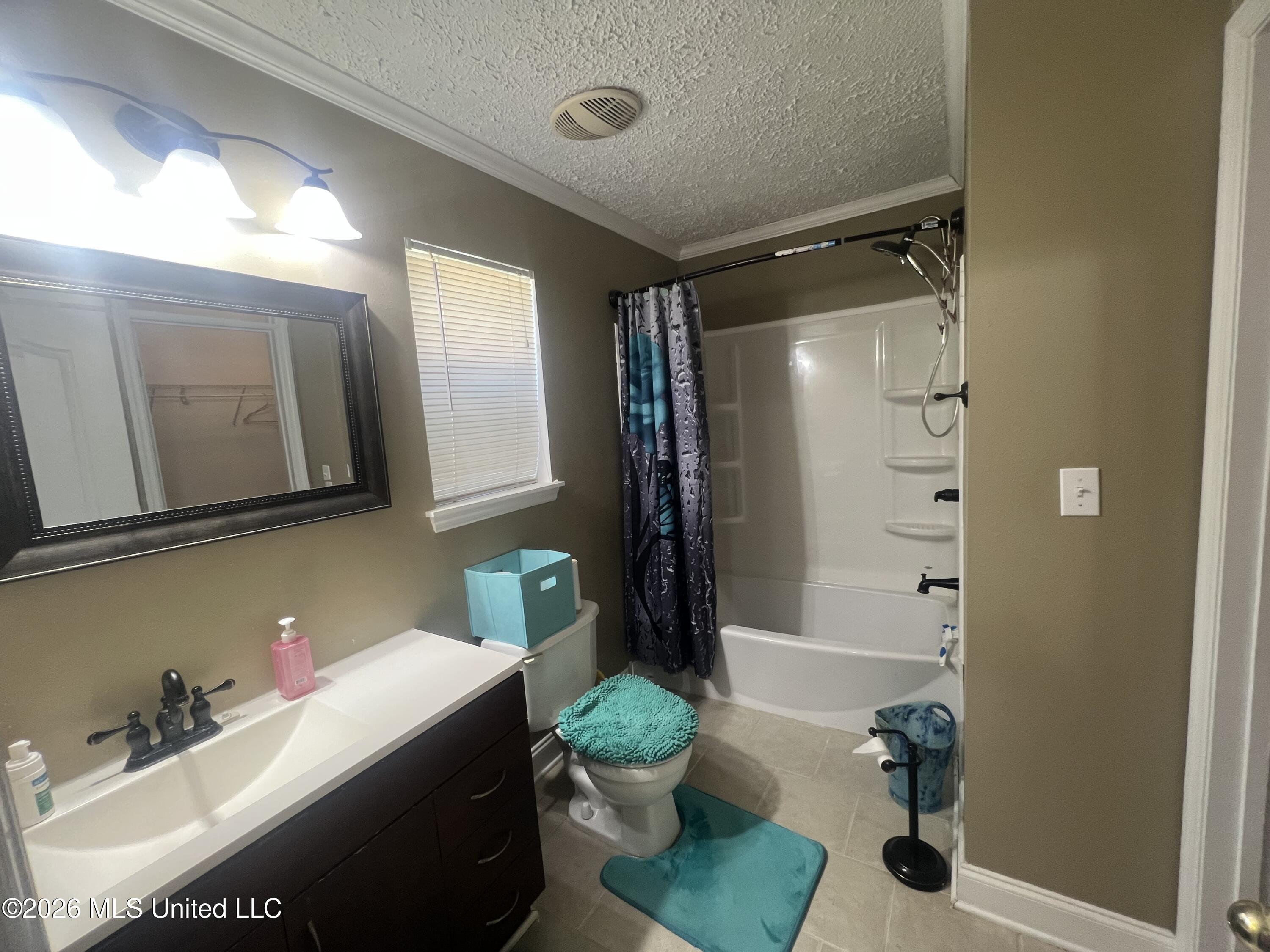16317 Greenglade Drive Property Photo 19