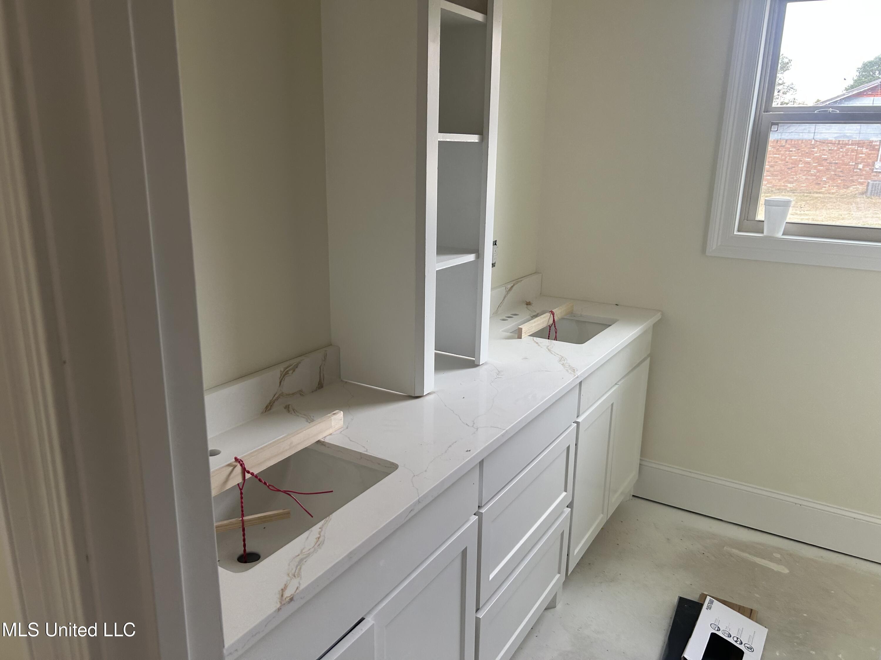 2321 N Pine Lea Drive Property Photo 6