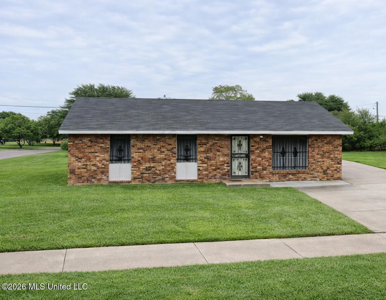 1101 Moore Avenue Property Photo 1