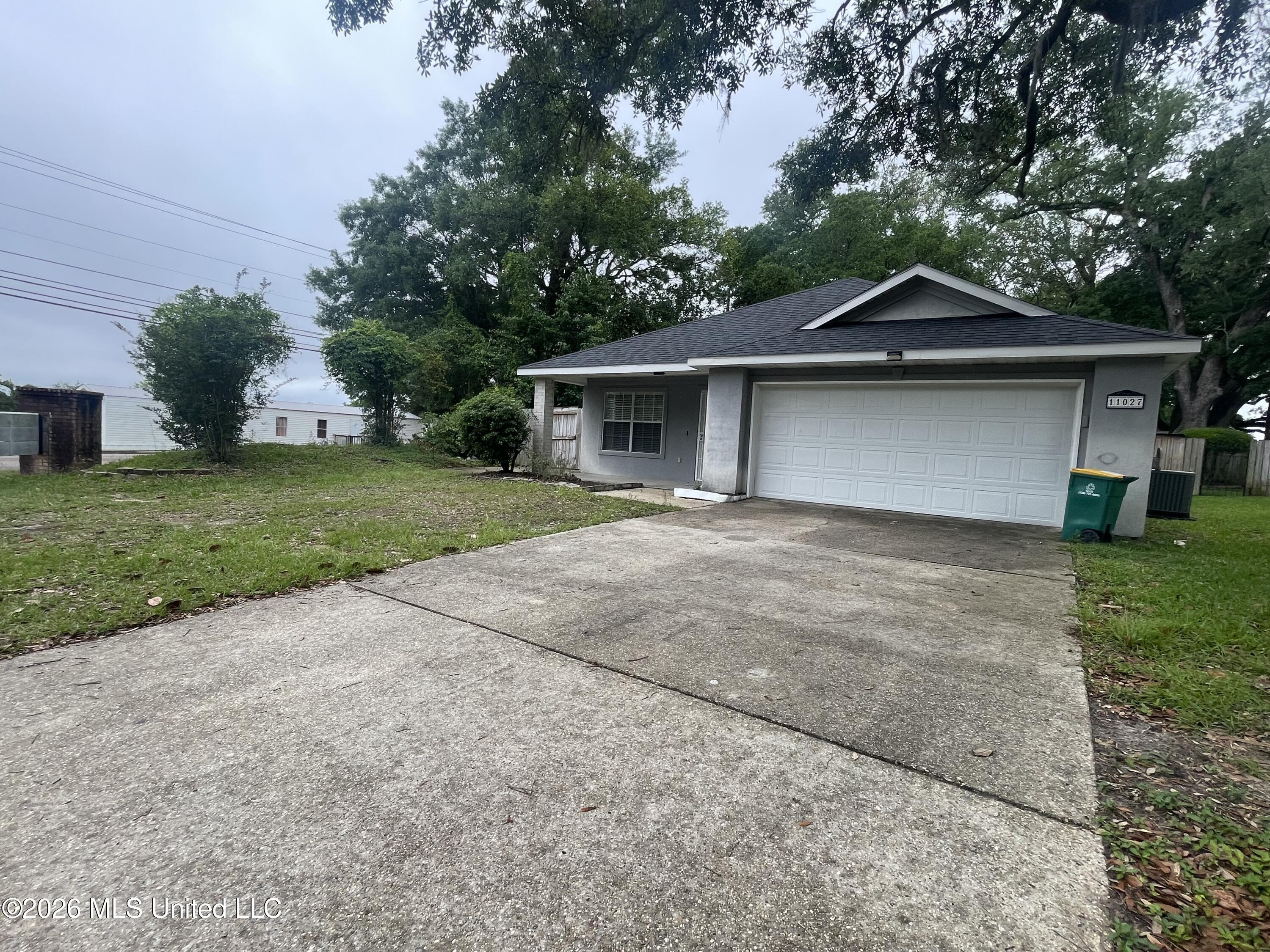 11027 Oakcrest Drive Property Photo 2