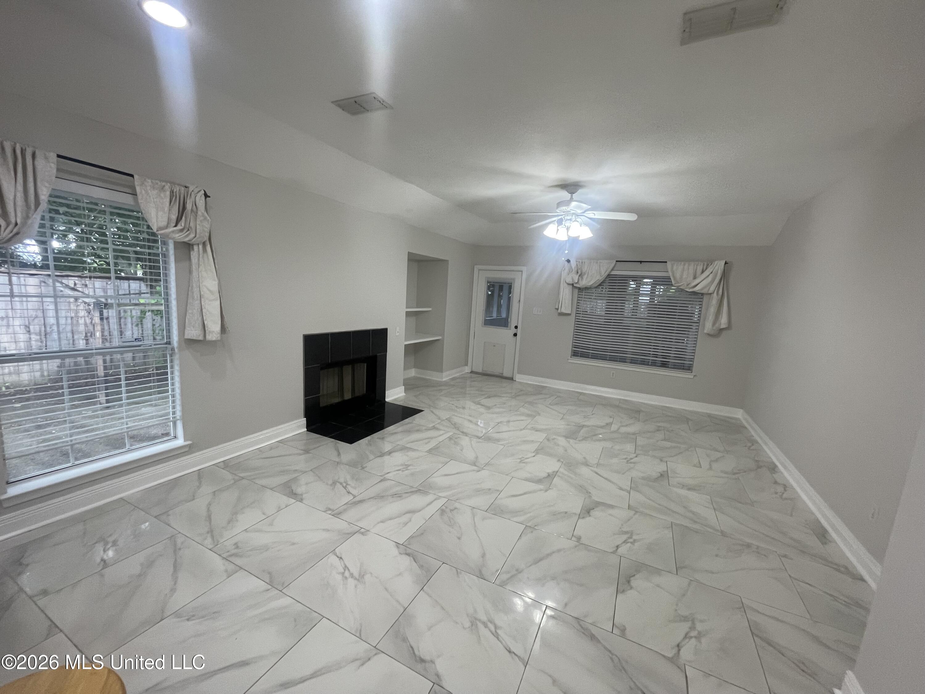 11027 Oakcrest Drive Property Photo 4