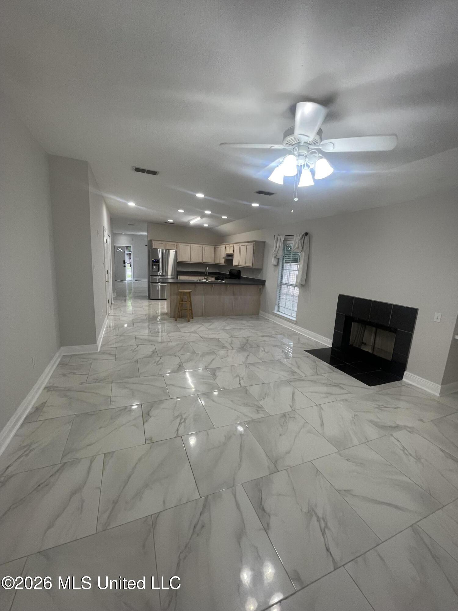 11027 Oakcrest Drive Property Photo 5