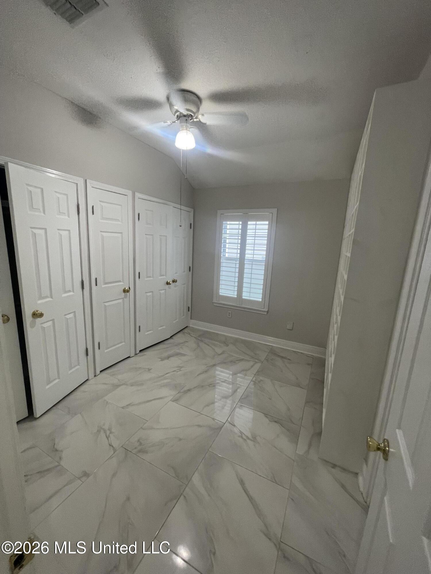 11027 Oakcrest Drive Property Photo 10