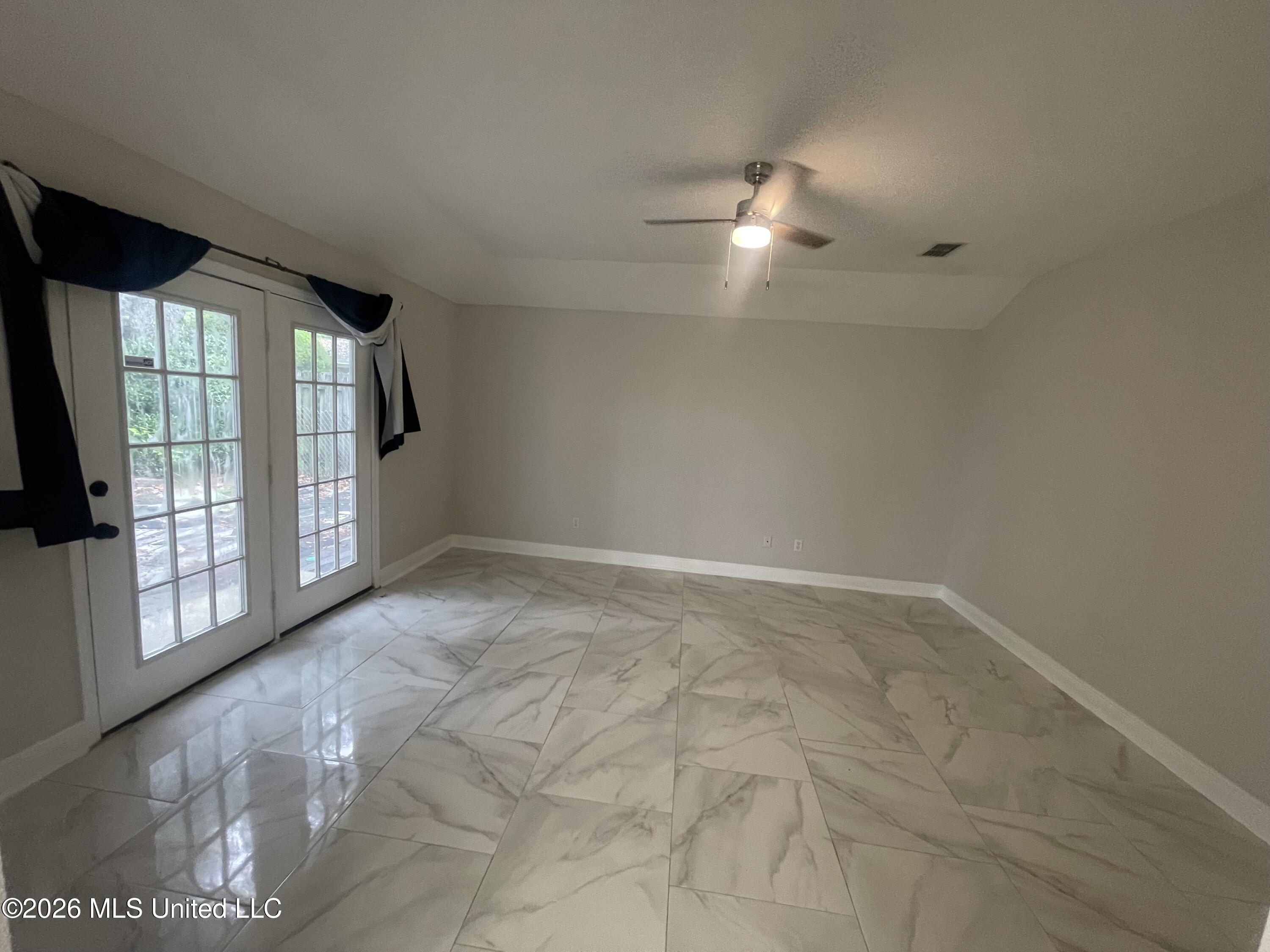 11027 Oakcrest Drive Property Photo 14