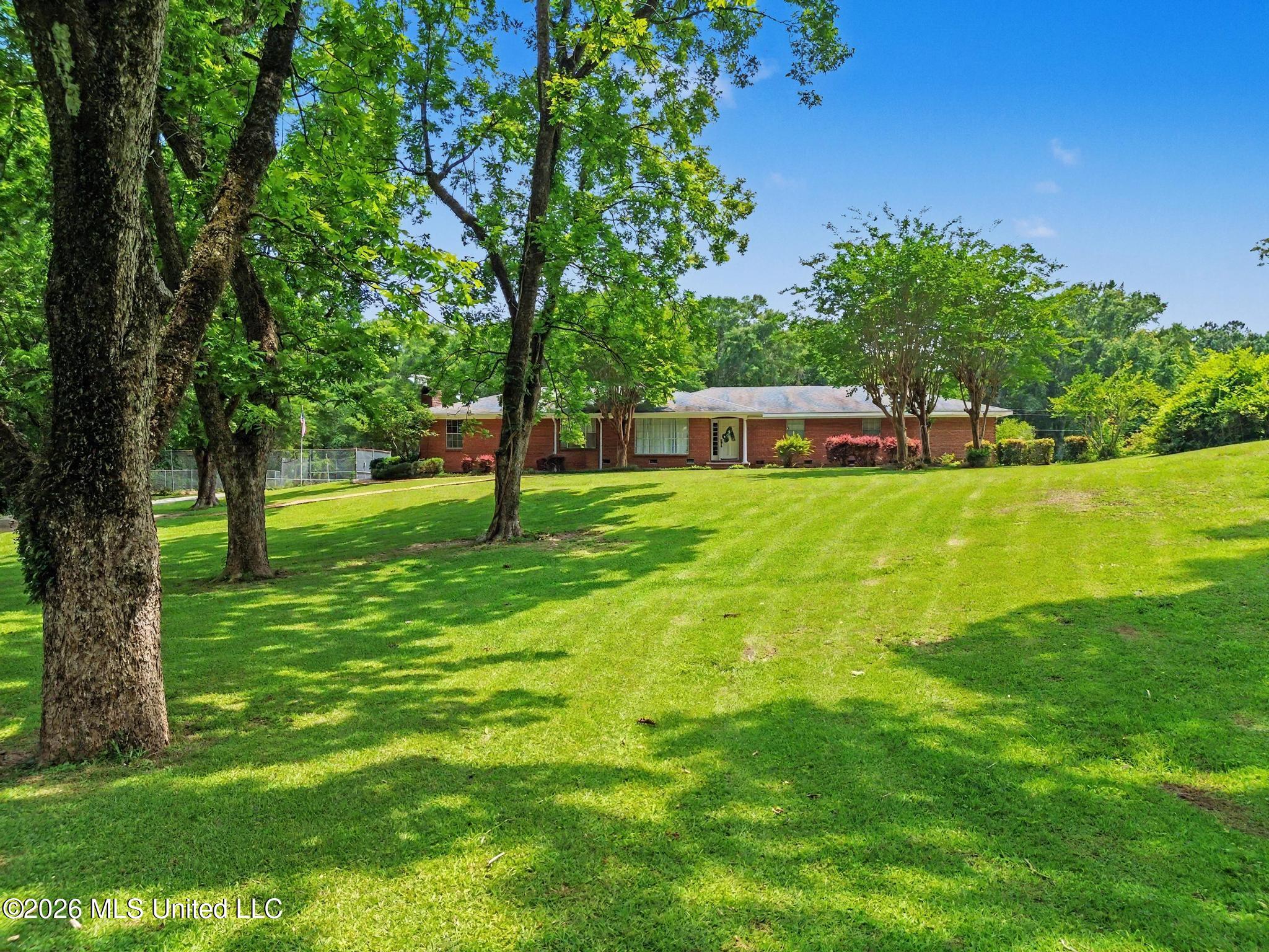 810 E College Avenue Property Photo 1