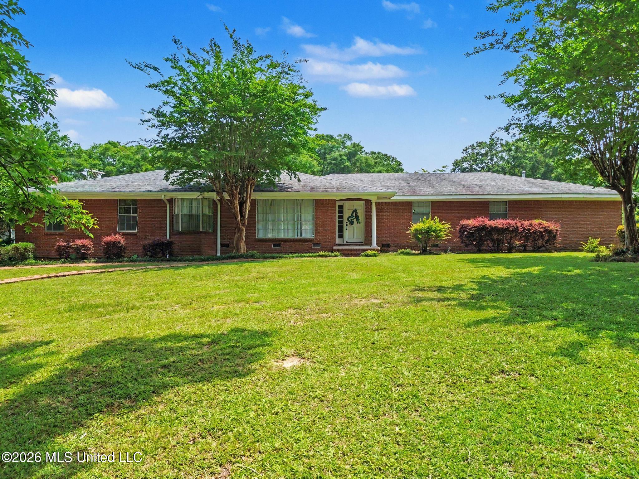 810 E College Avenue Property Photo 2