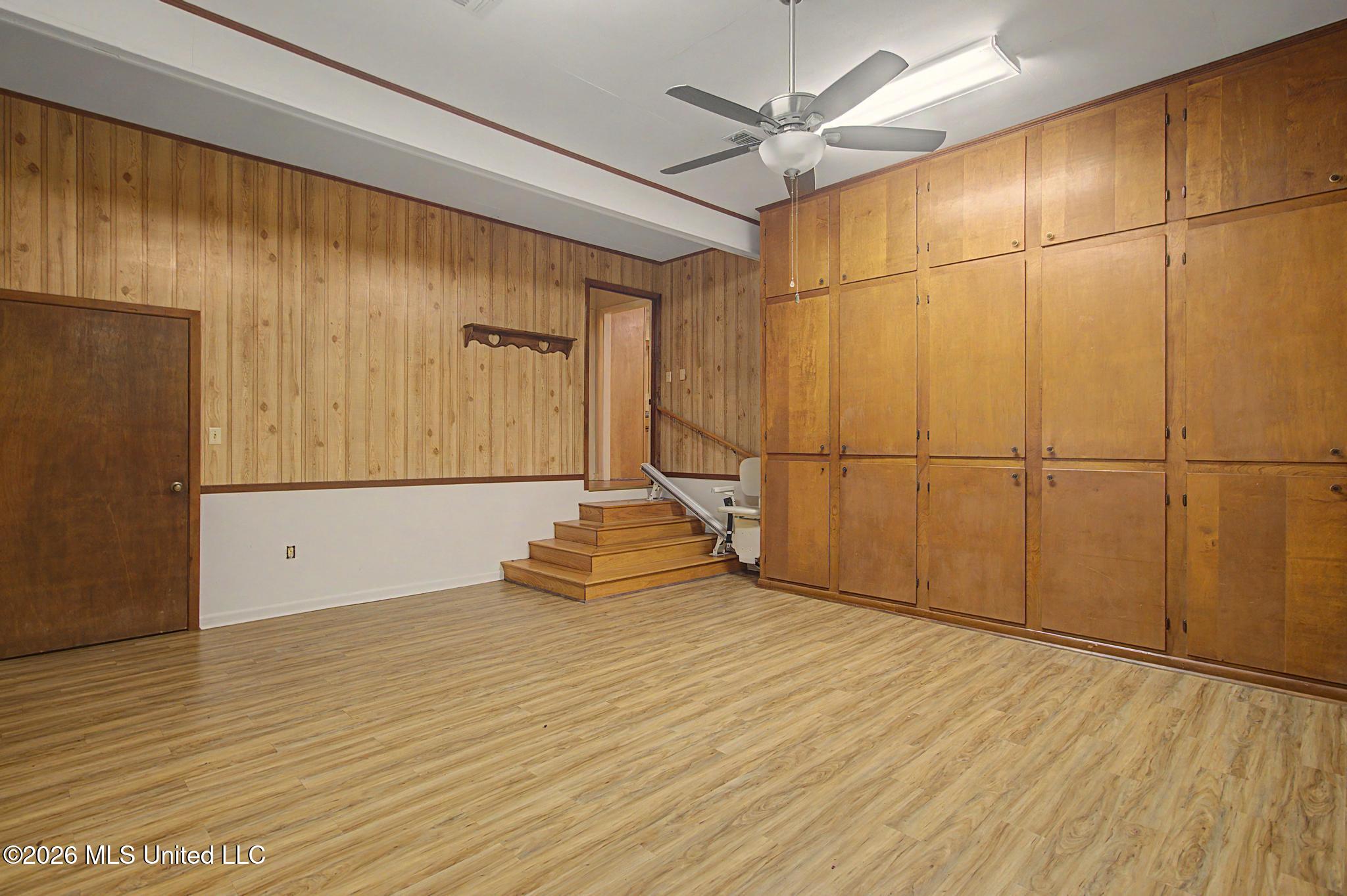 810 E College Avenue Property Photo 11