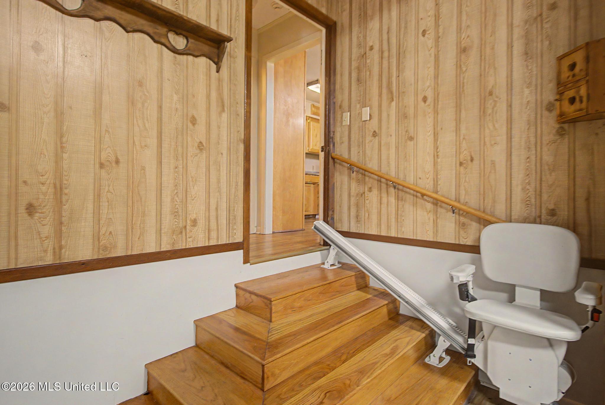 810 E College Avenue Property Photo 12