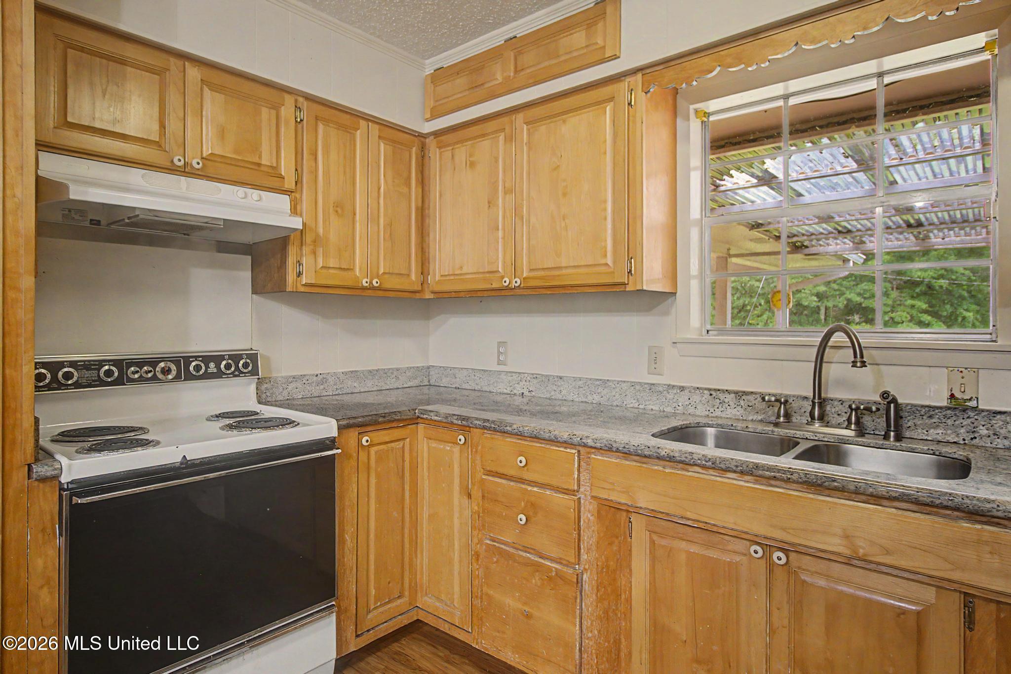 810 E College Avenue Property Photo 14