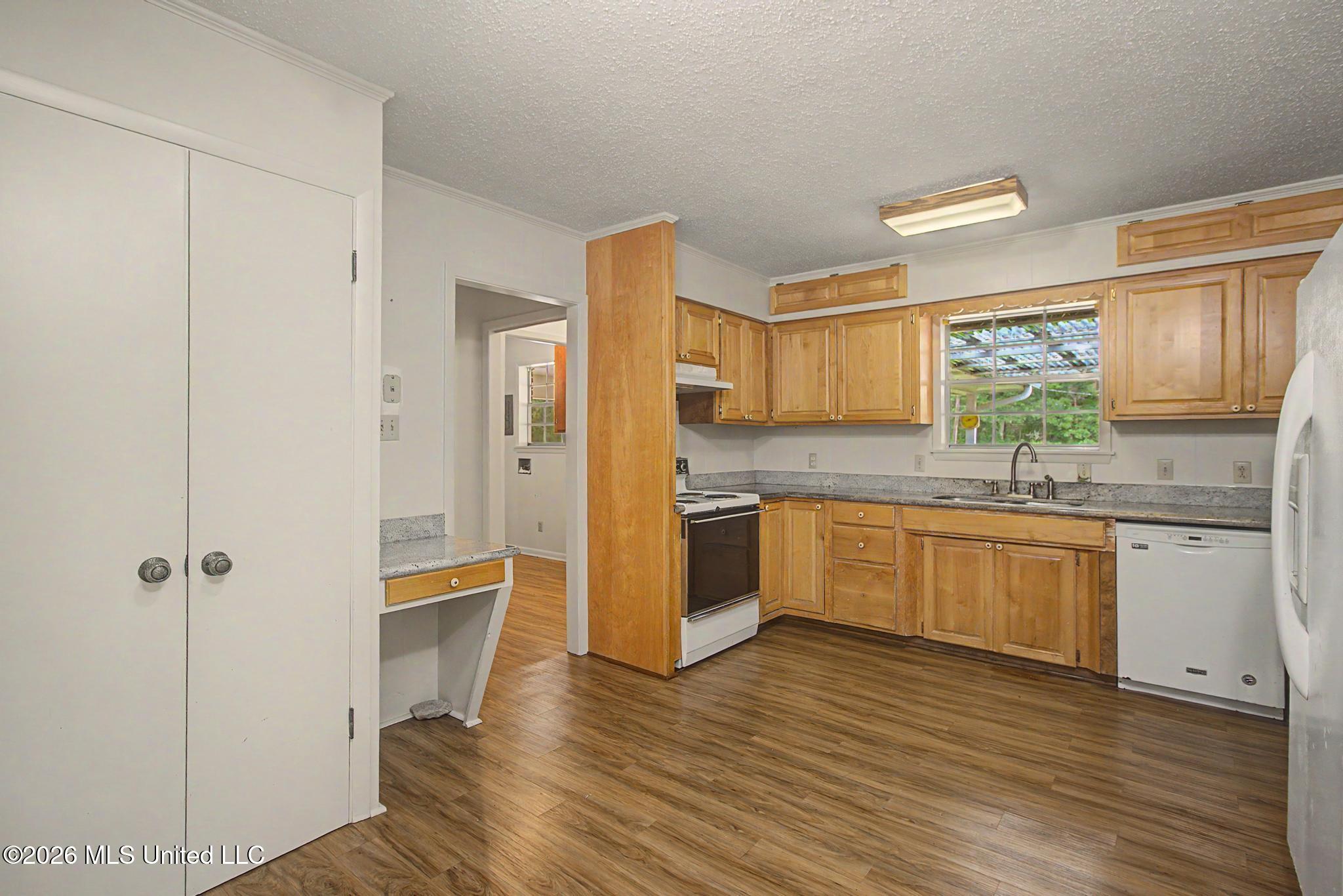 810 E College Avenue Property Photo 15