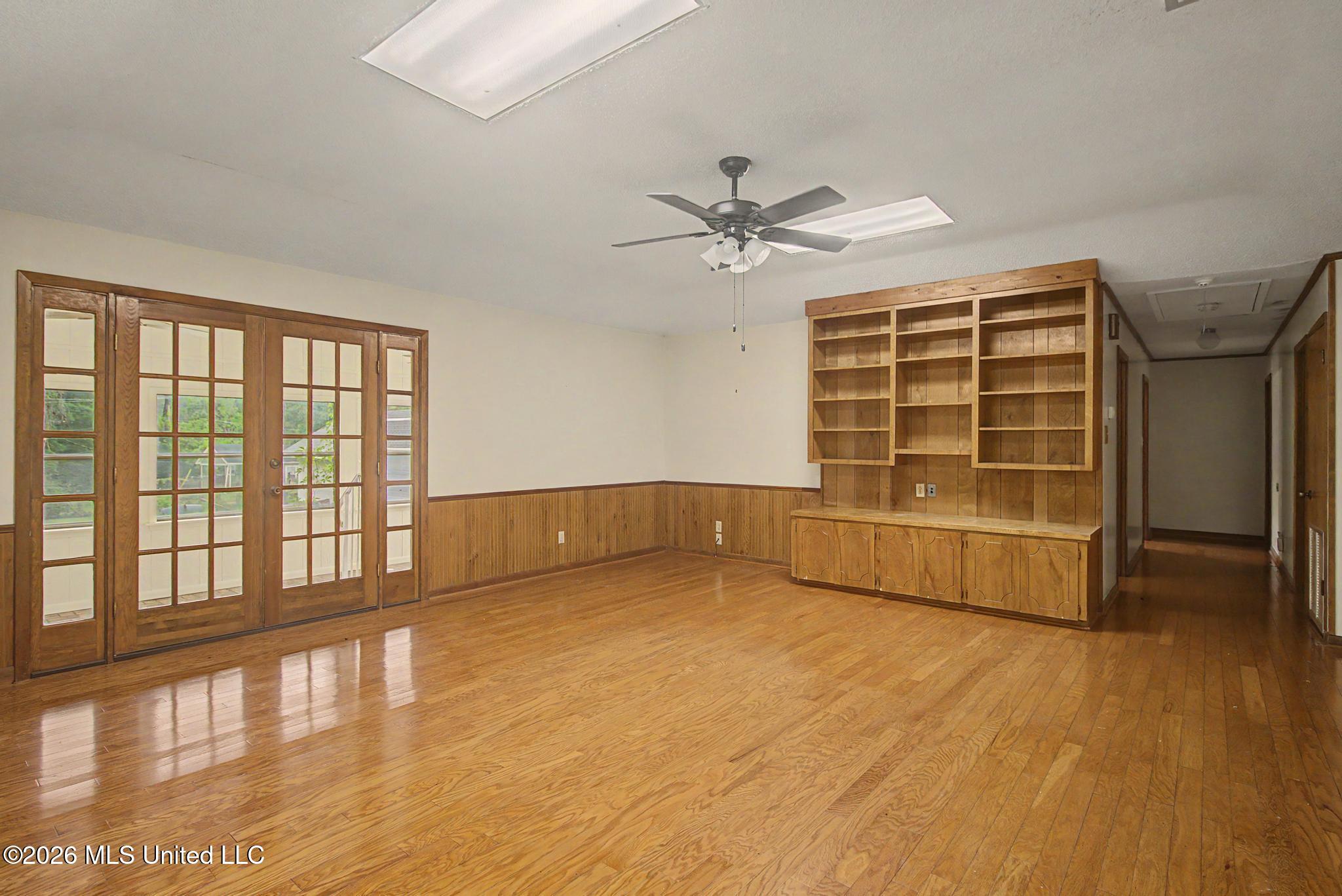 810 E College Avenue Property Photo 16