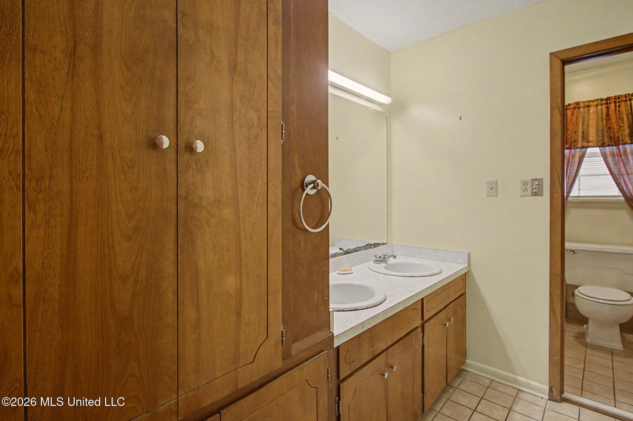 810 E College Avenue Property Photo 23
