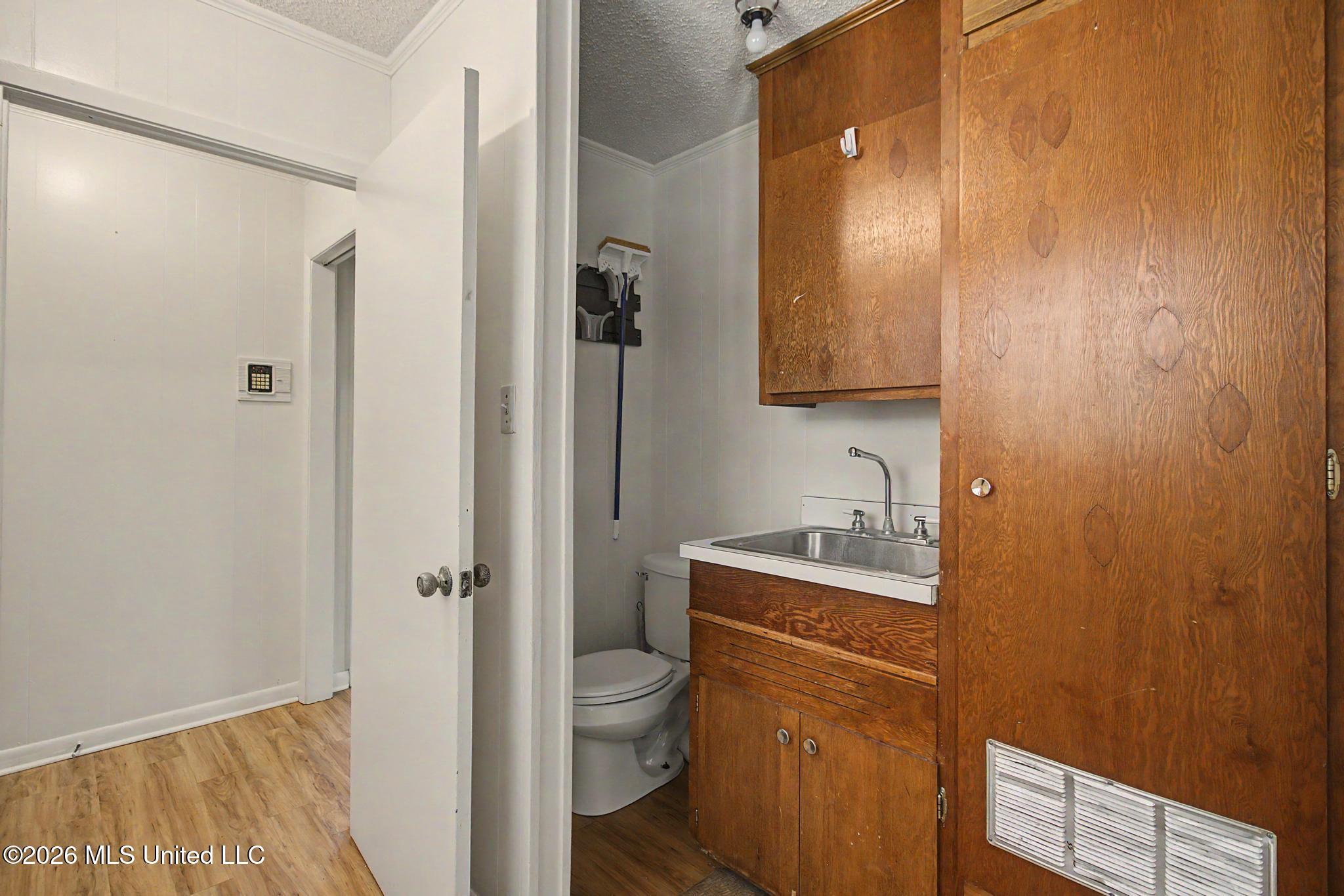 810 E College Avenue Property Photo 34