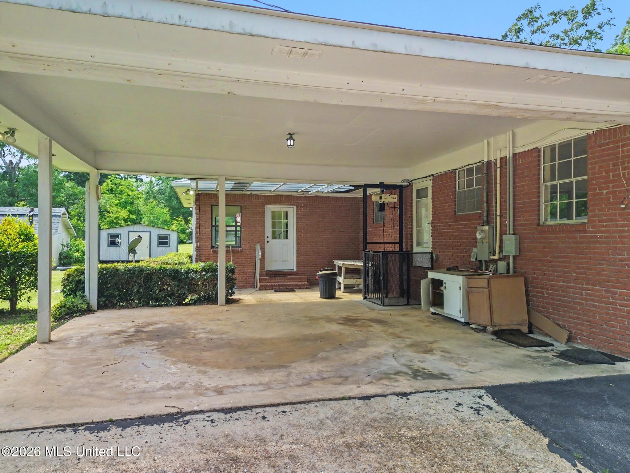 810 E College Avenue Property Photo 40