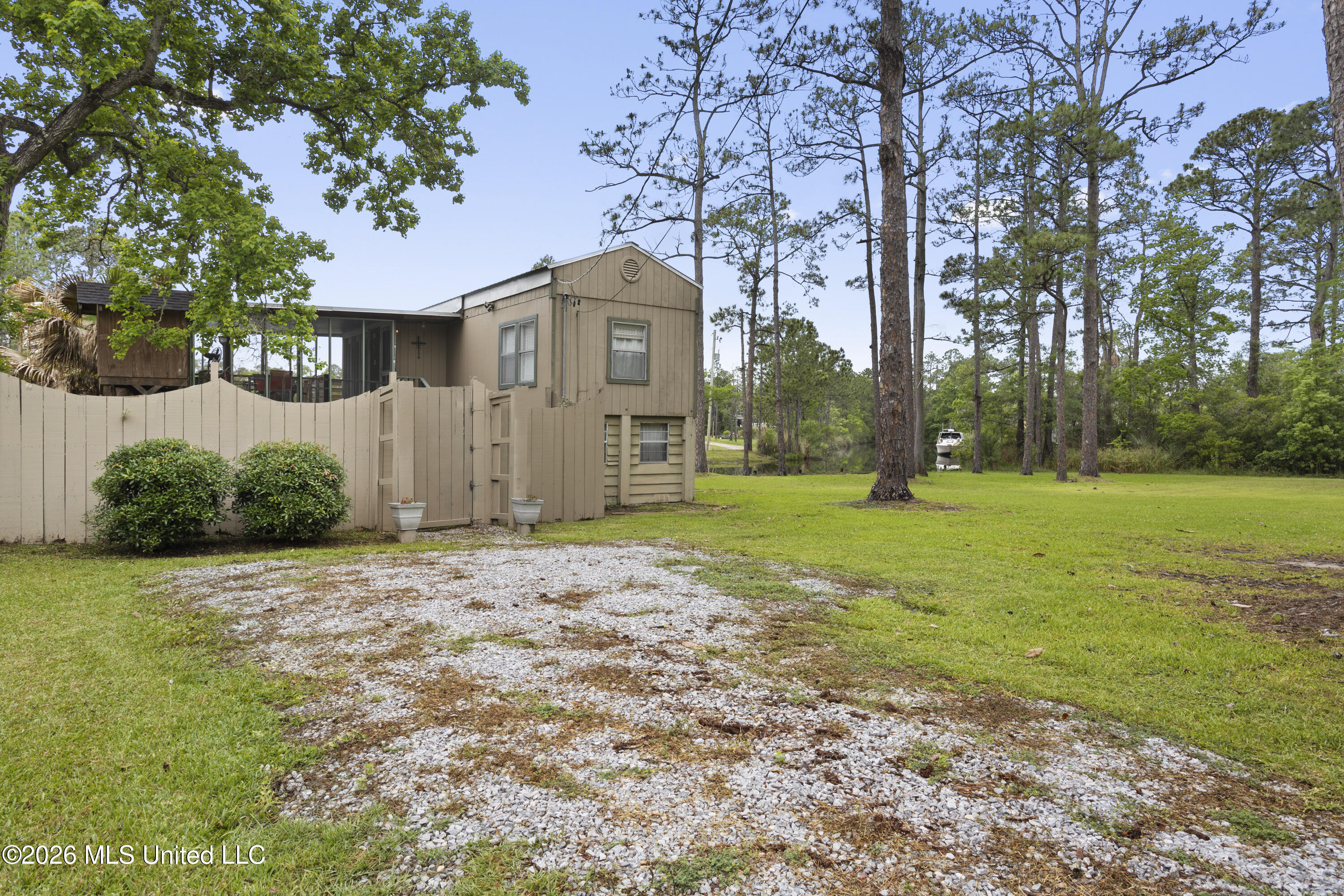 10091 River Drive Property Photo 5