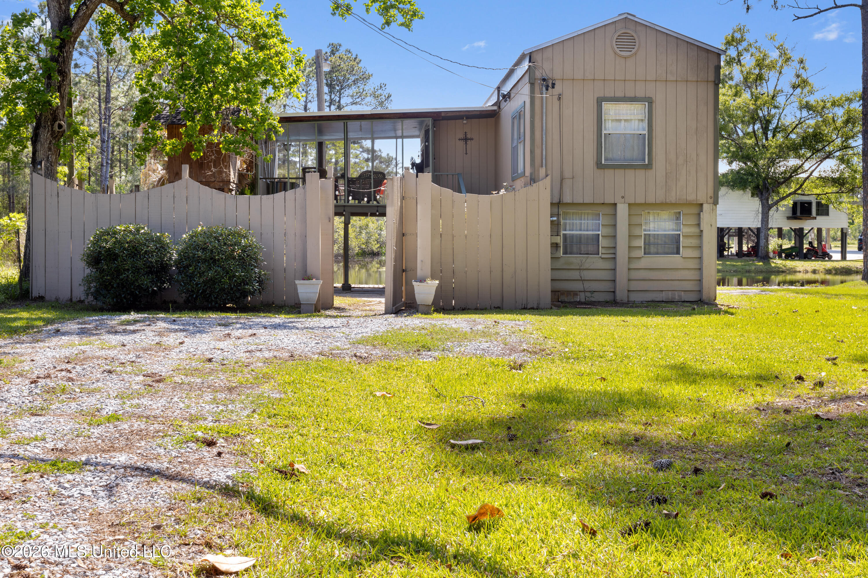 10091 River Drive Property Photo 6