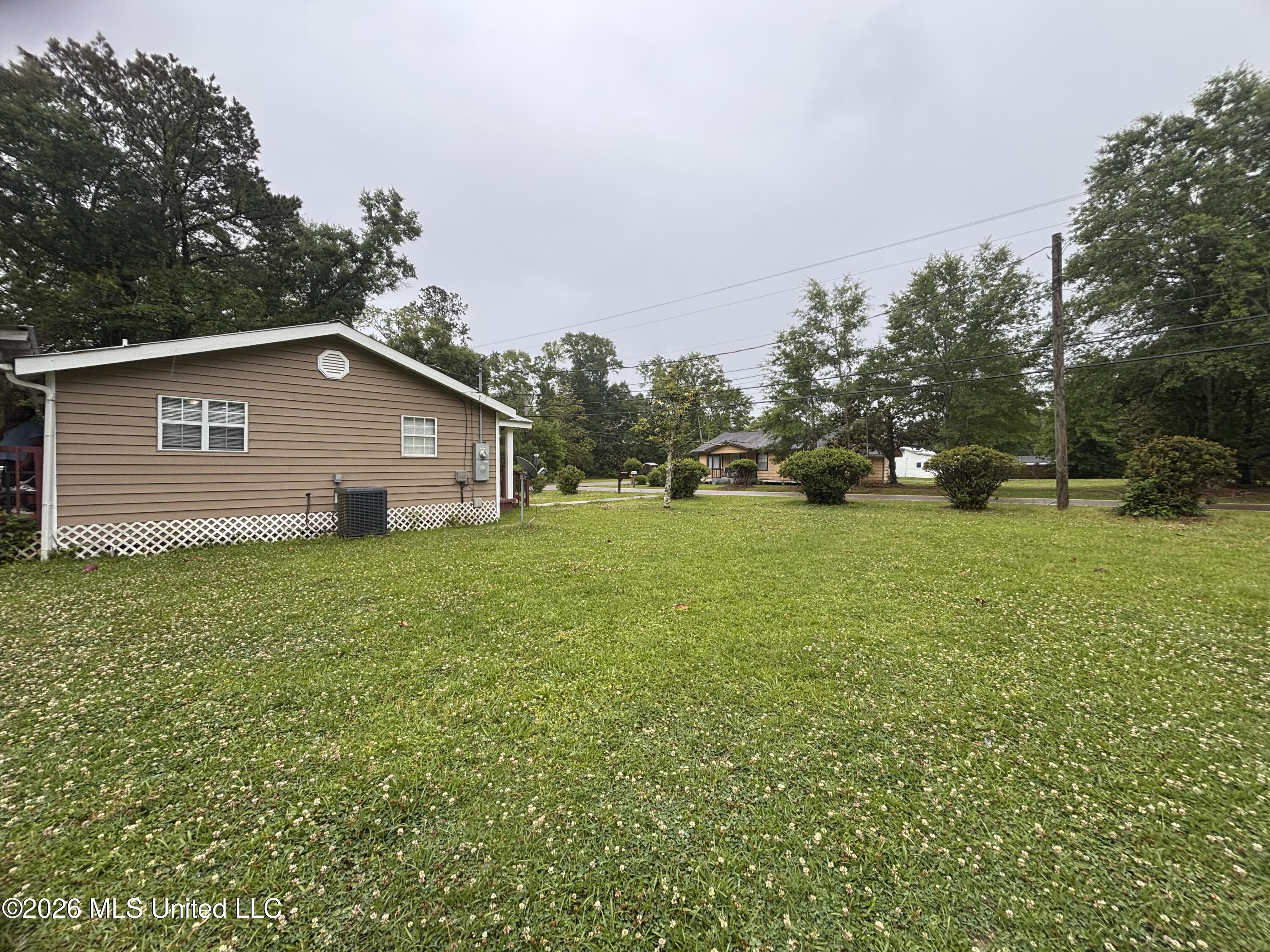 1119 E Canal Street Property Photo 5