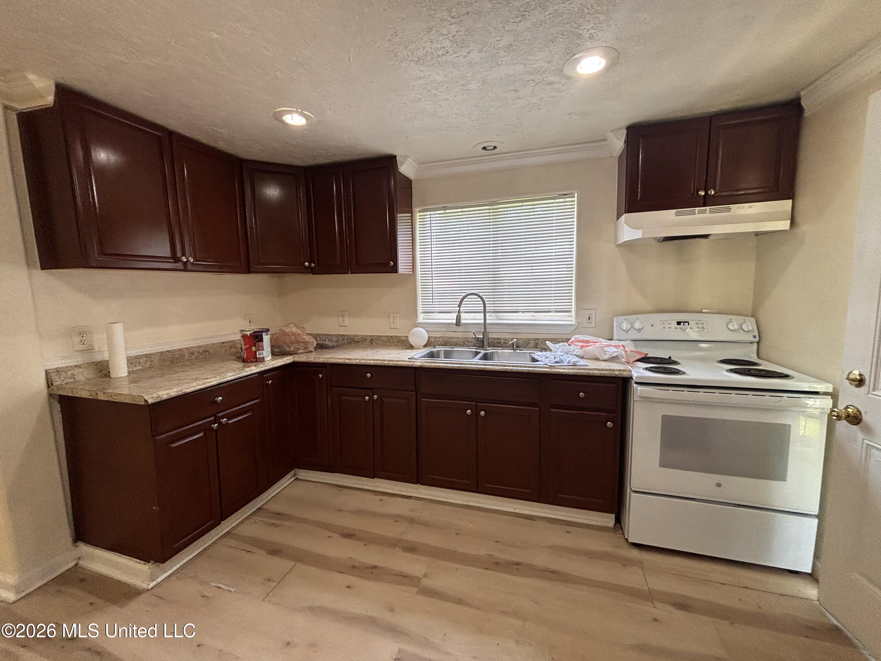 1119 E Canal Street Property Photo 6