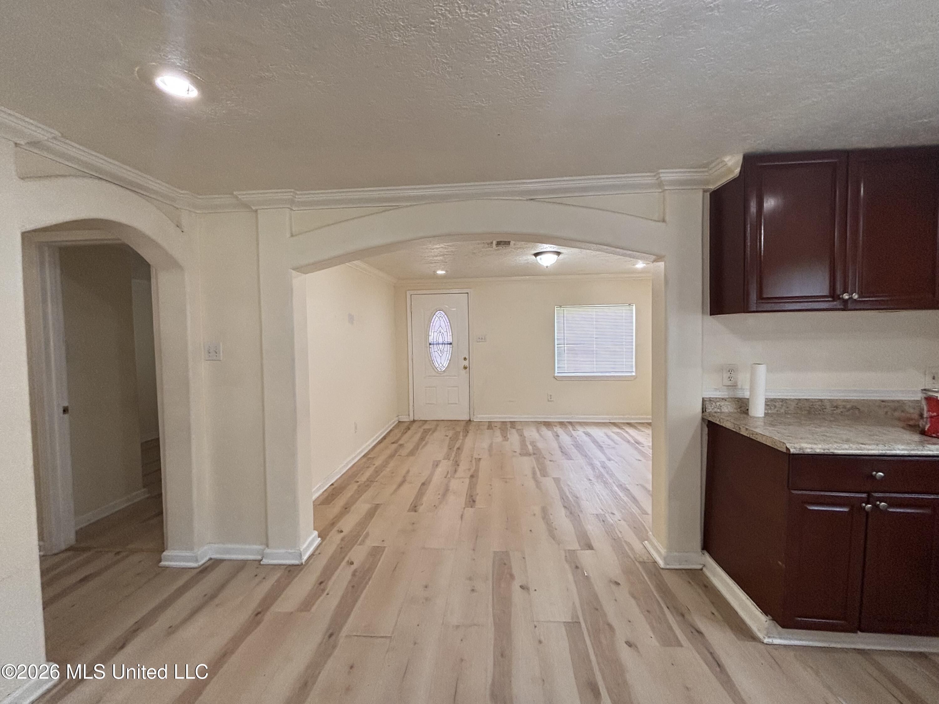 1119 E Canal Street Property Photo 8