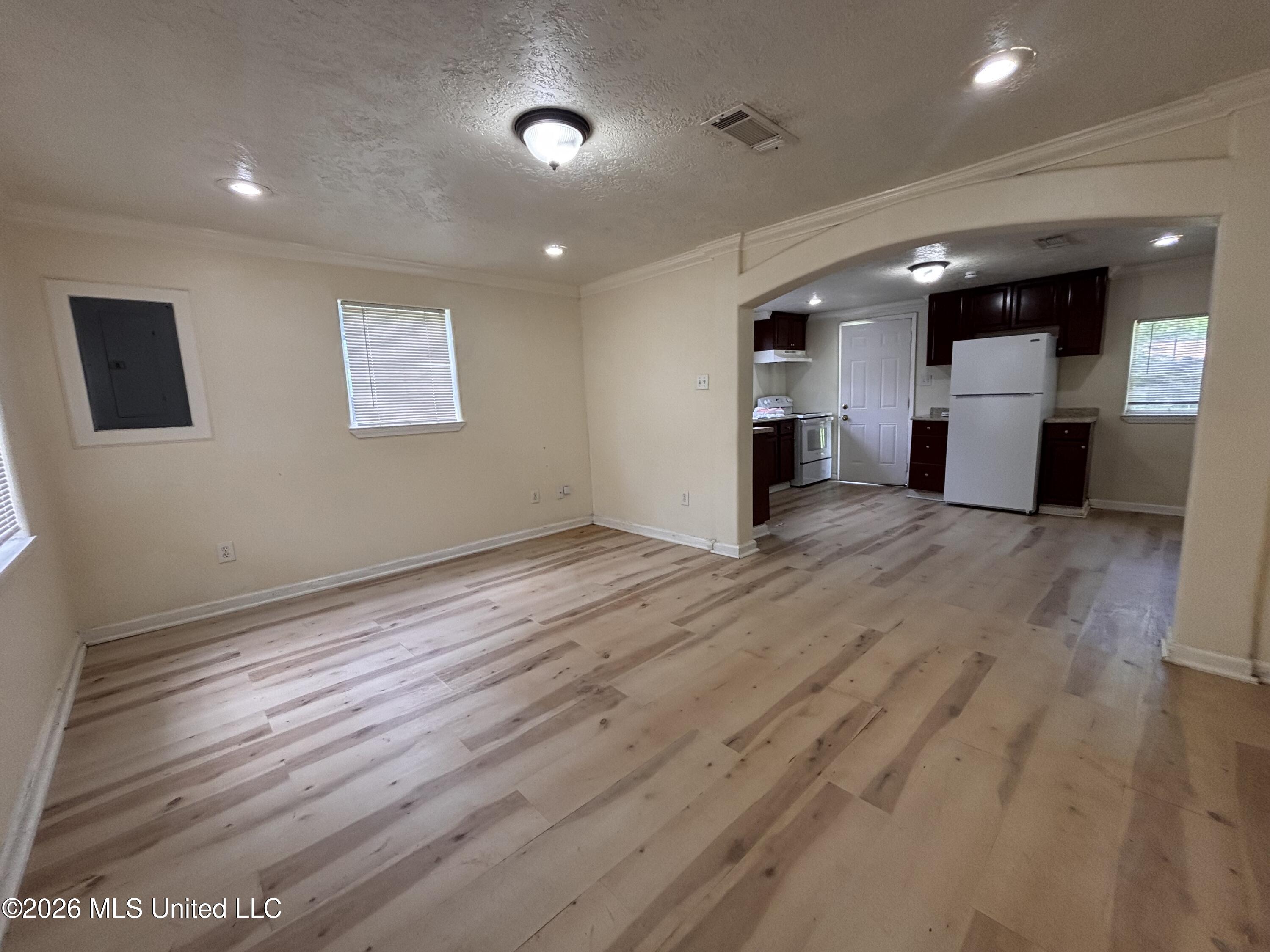 1119 E Canal Street Property Photo 11