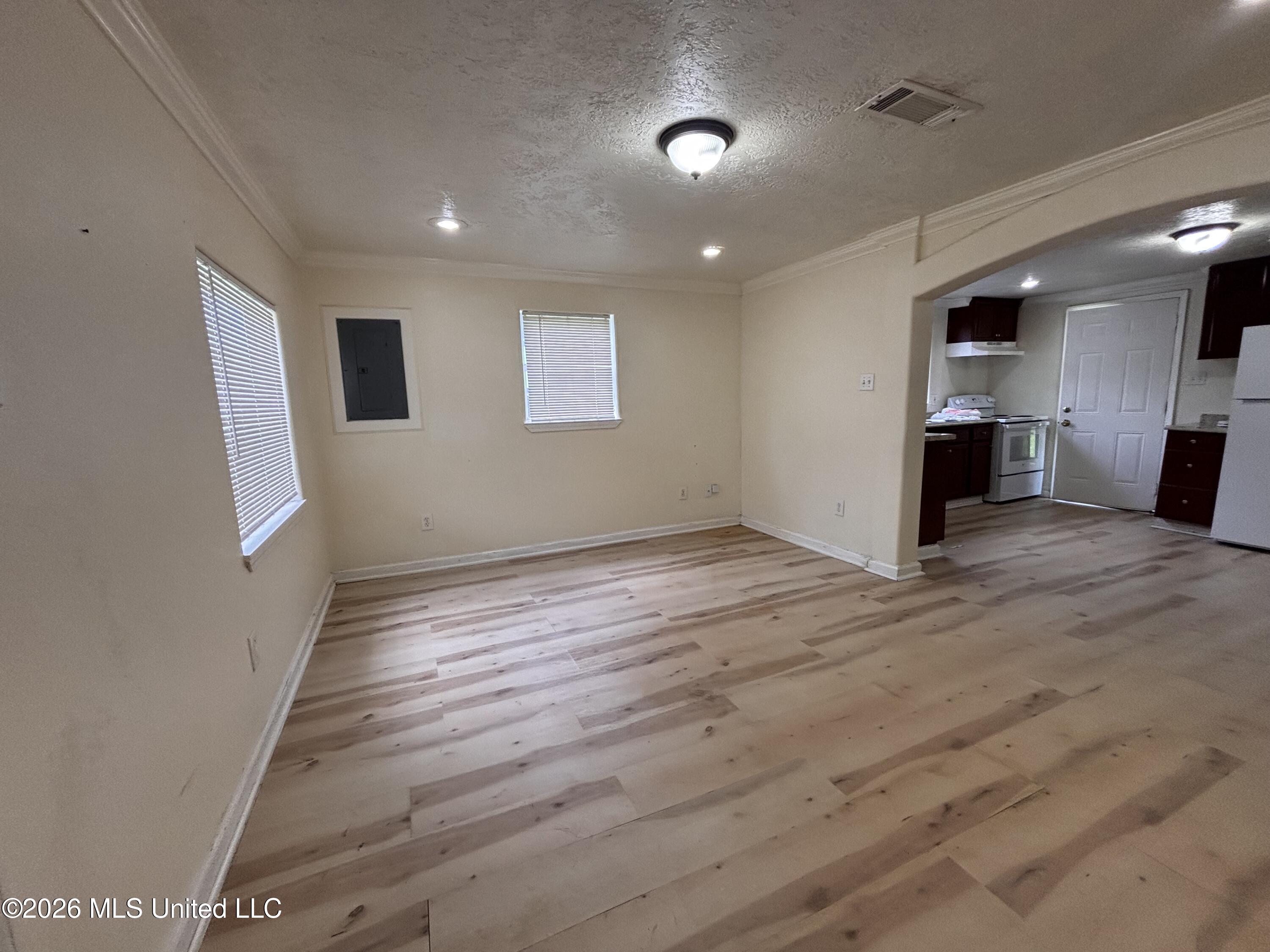 1119 E Canal Street Property Photo 12