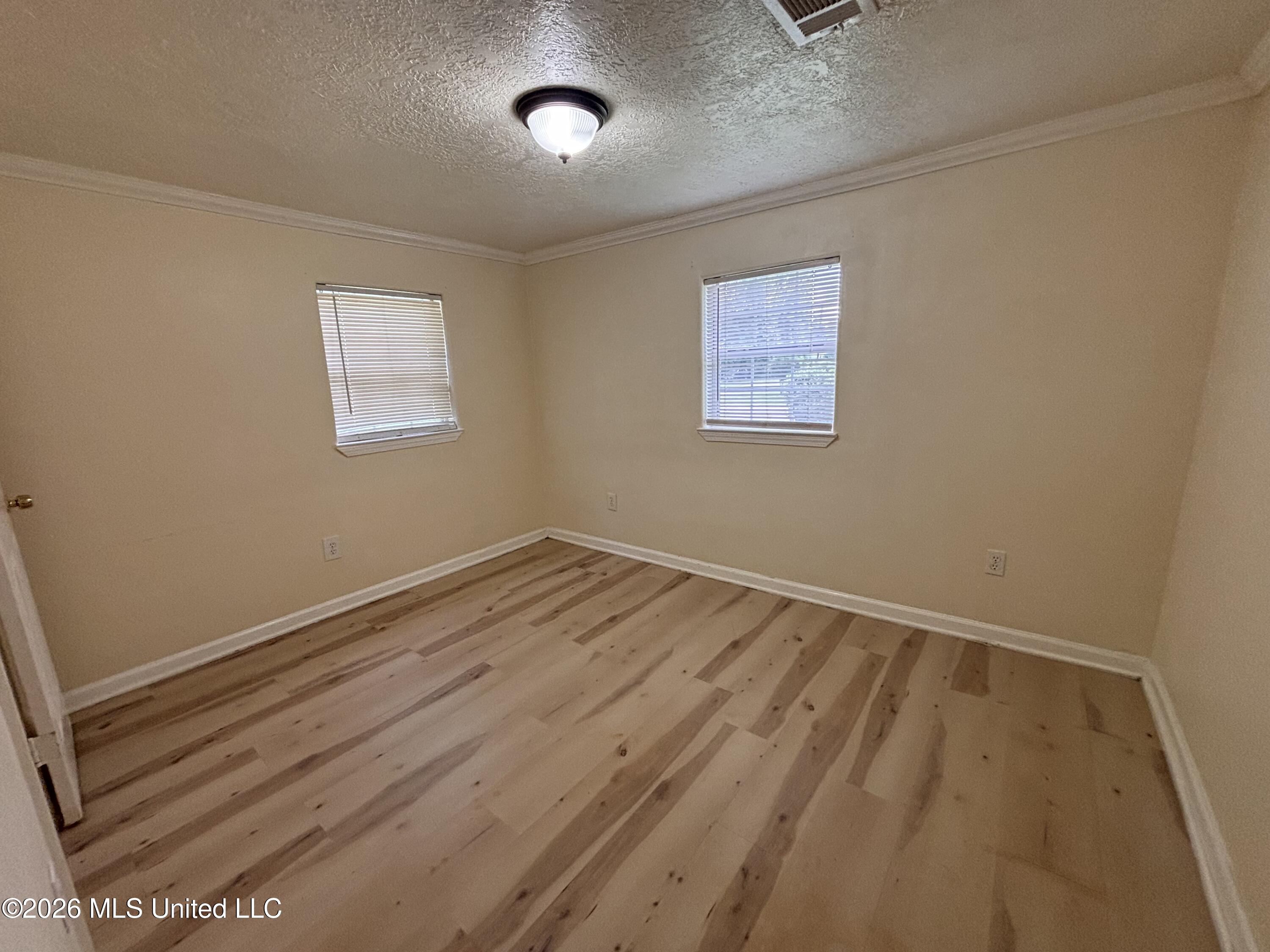 1119 E Canal Street Property Photo 17