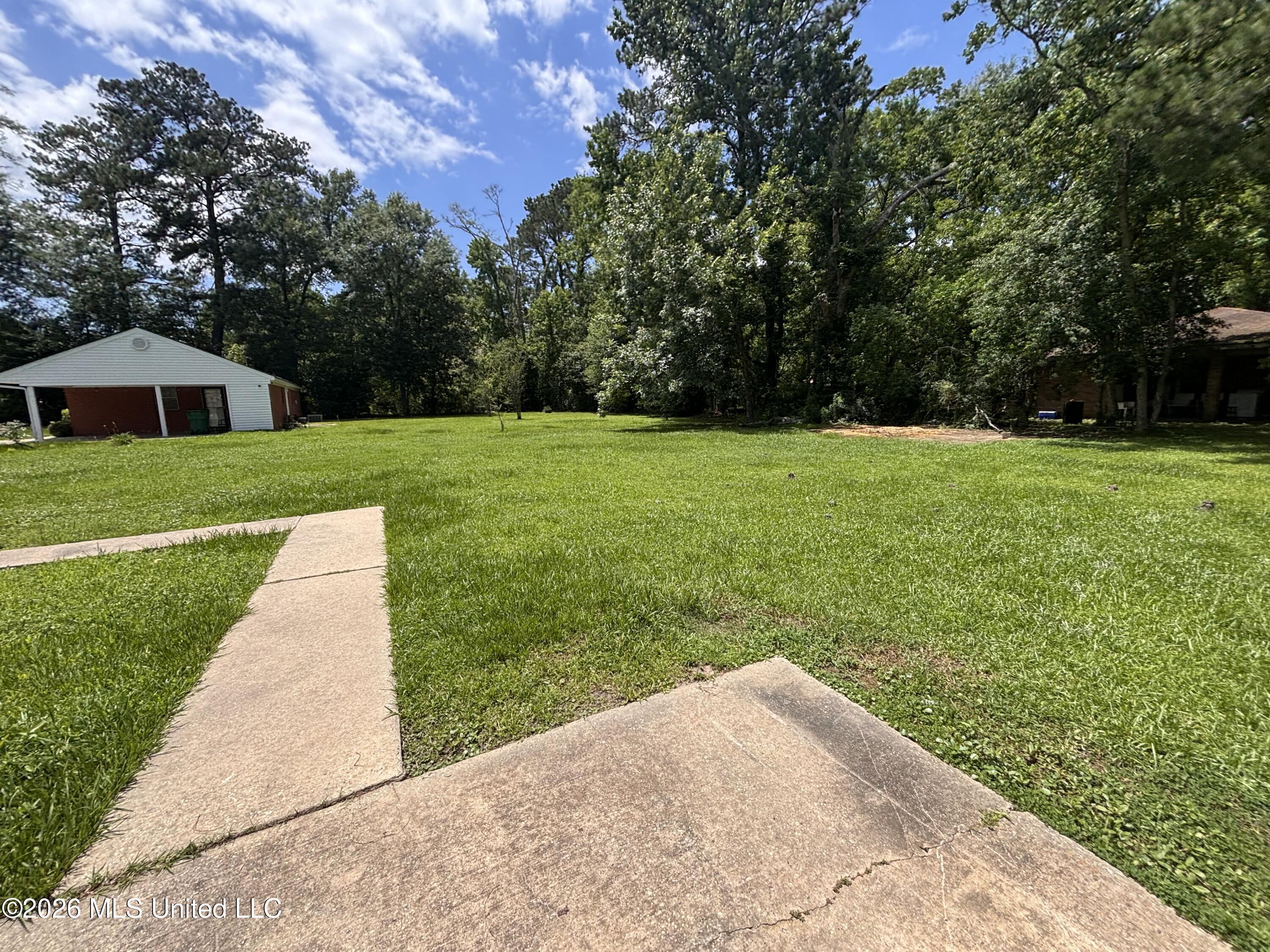 1119 E Canal Street Property Photo 25