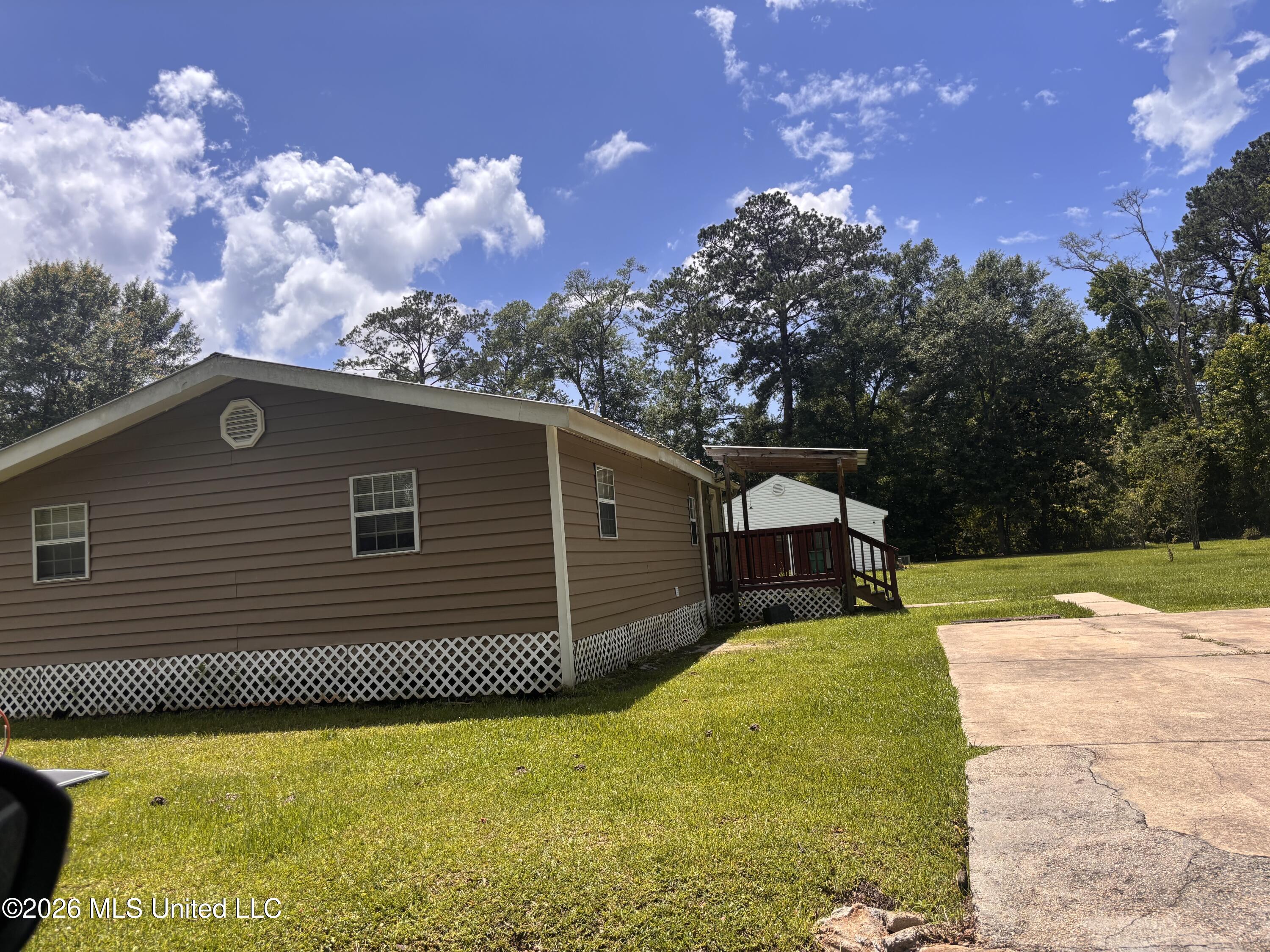 1119 E Canal Street Property Photo 27