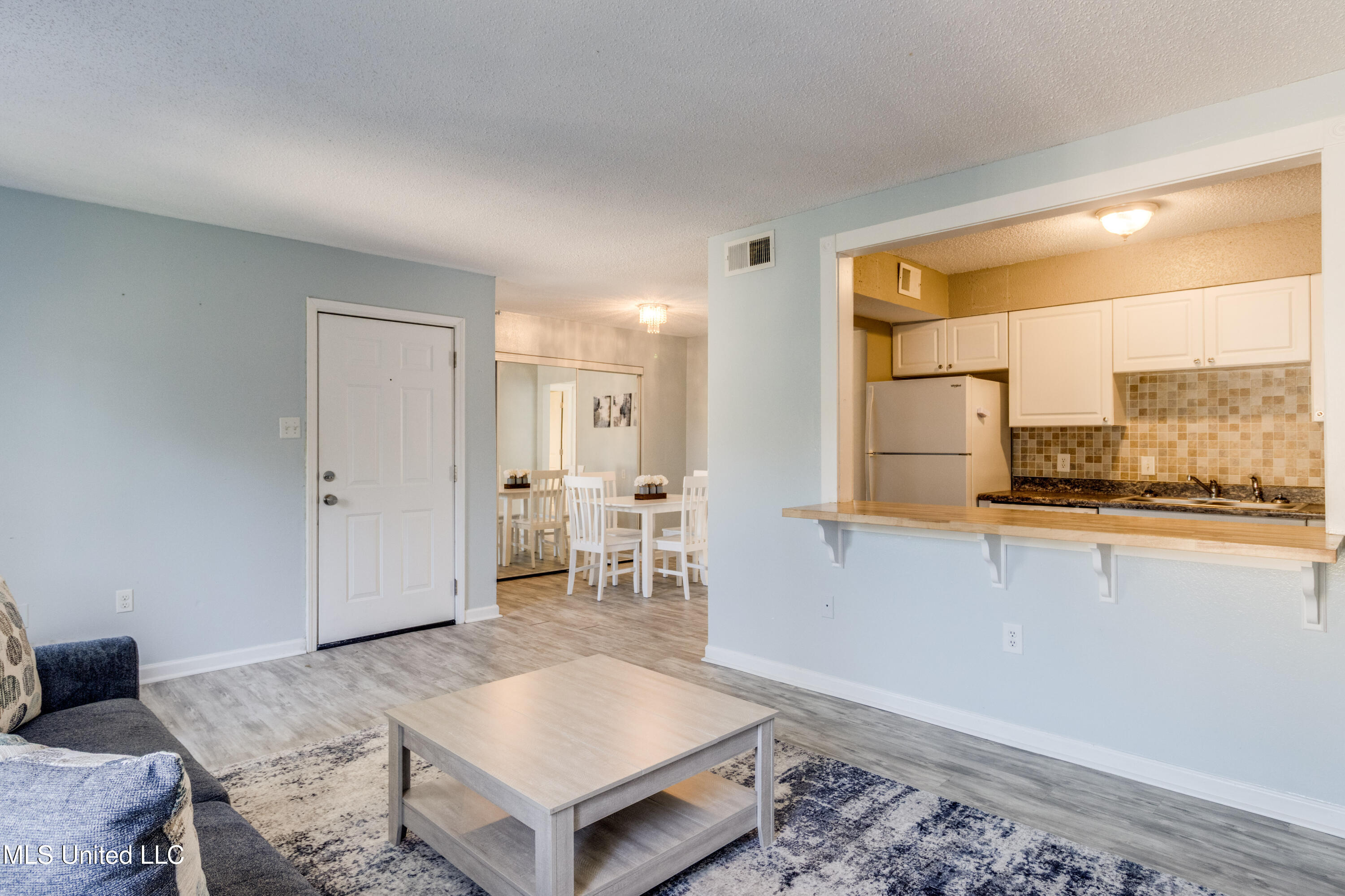 245 Mc Donnell Avenue Property Photo 4