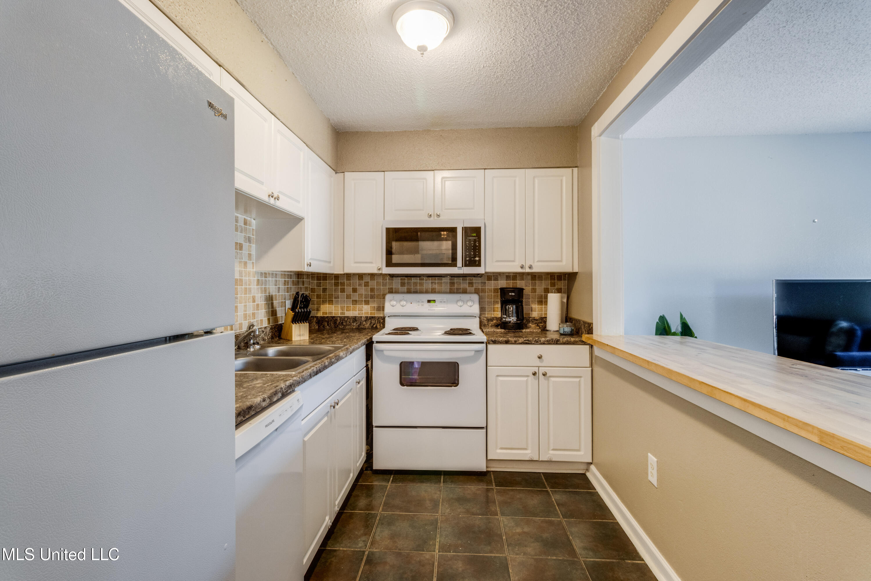 245 Mc Donnell Avenue Property Photo 8