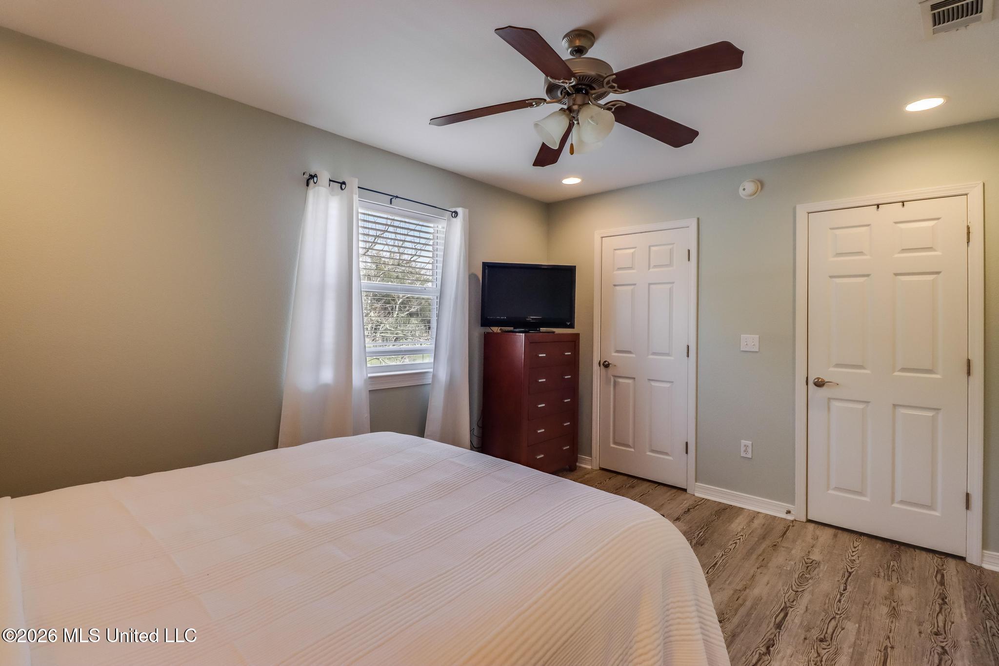 1282 Beach Boulevard Property Photo 10