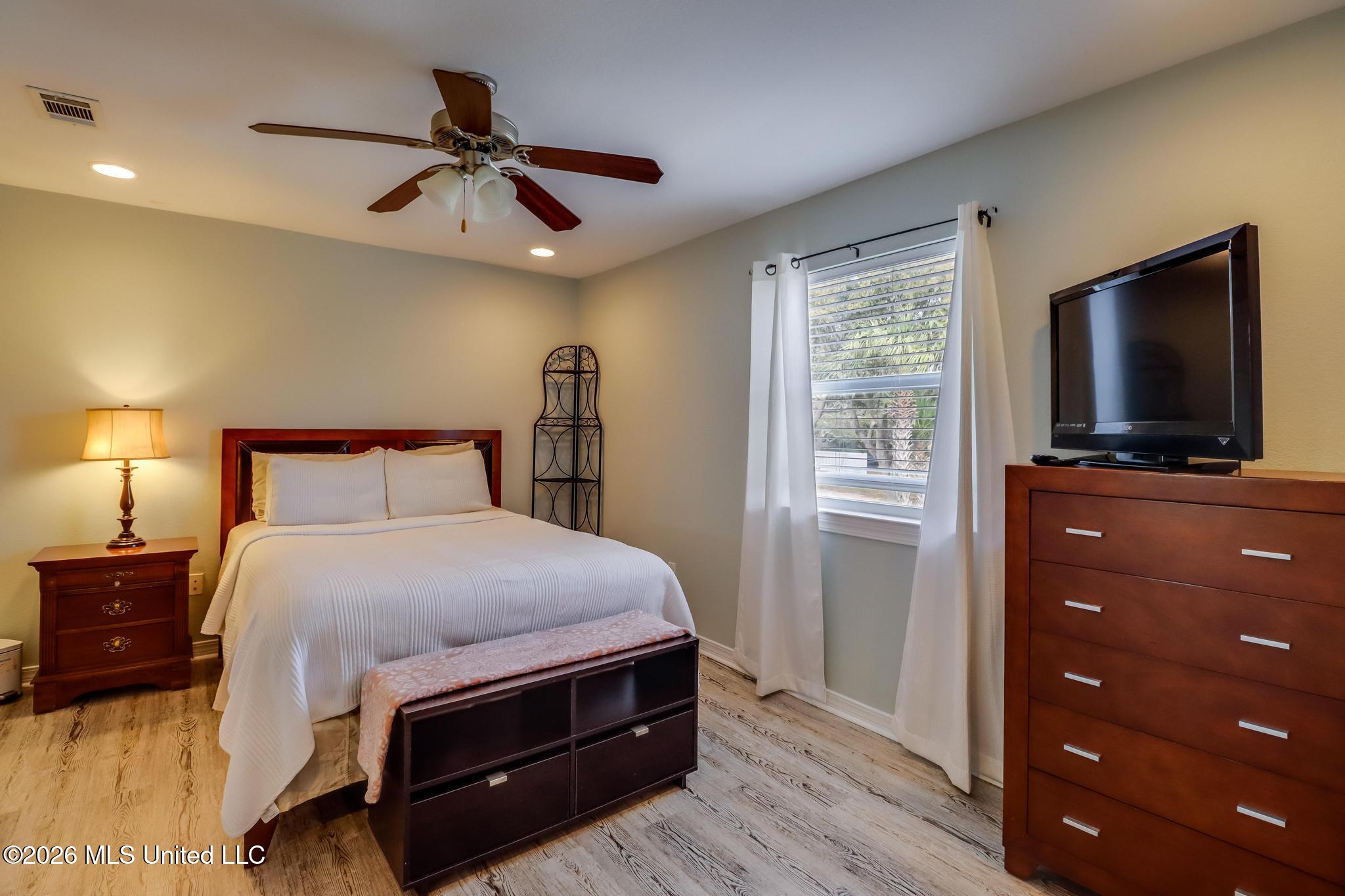 1282 Beach Boulevard Property Photo 11