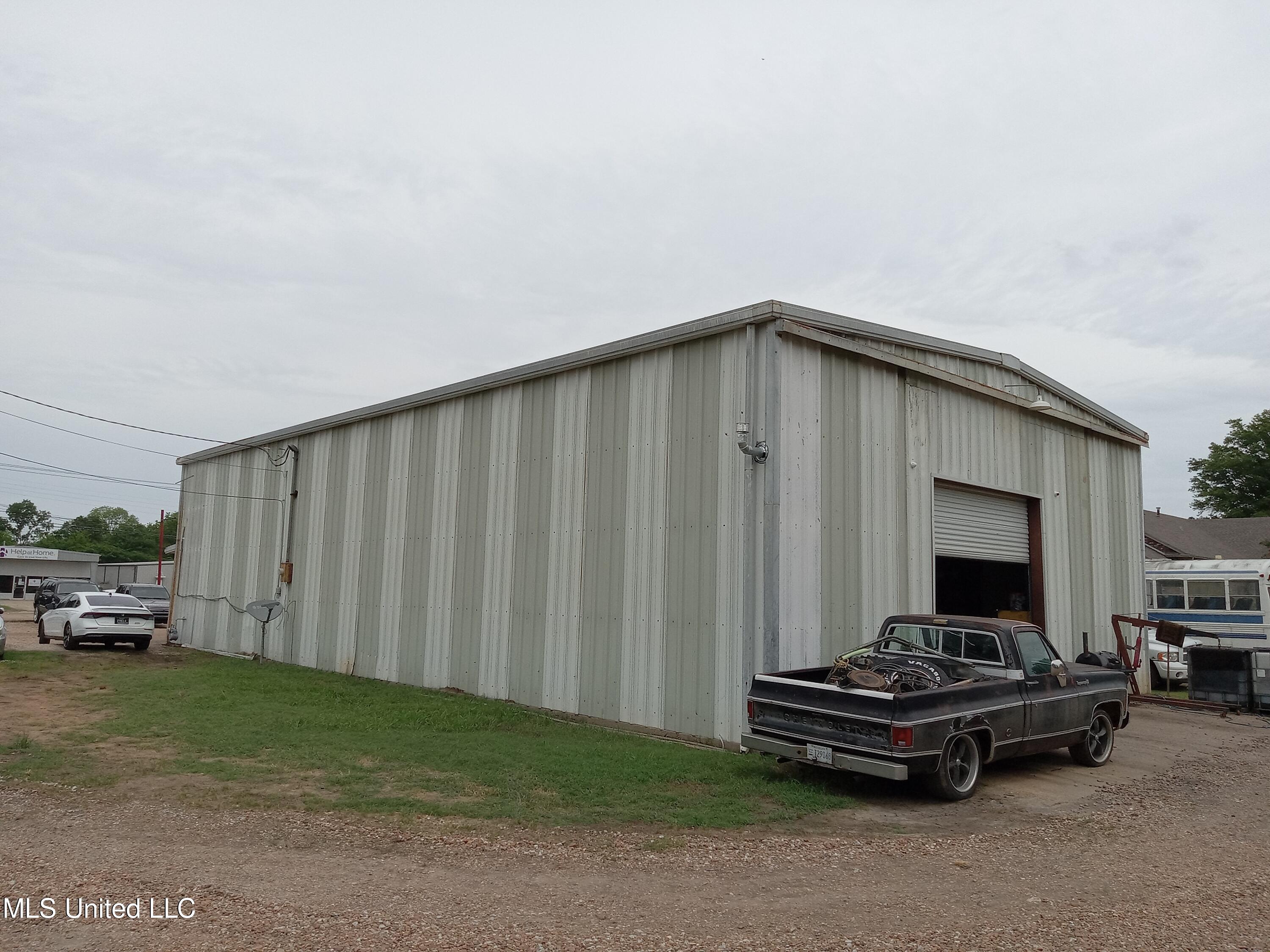 225 Us-82 Property Photo 4