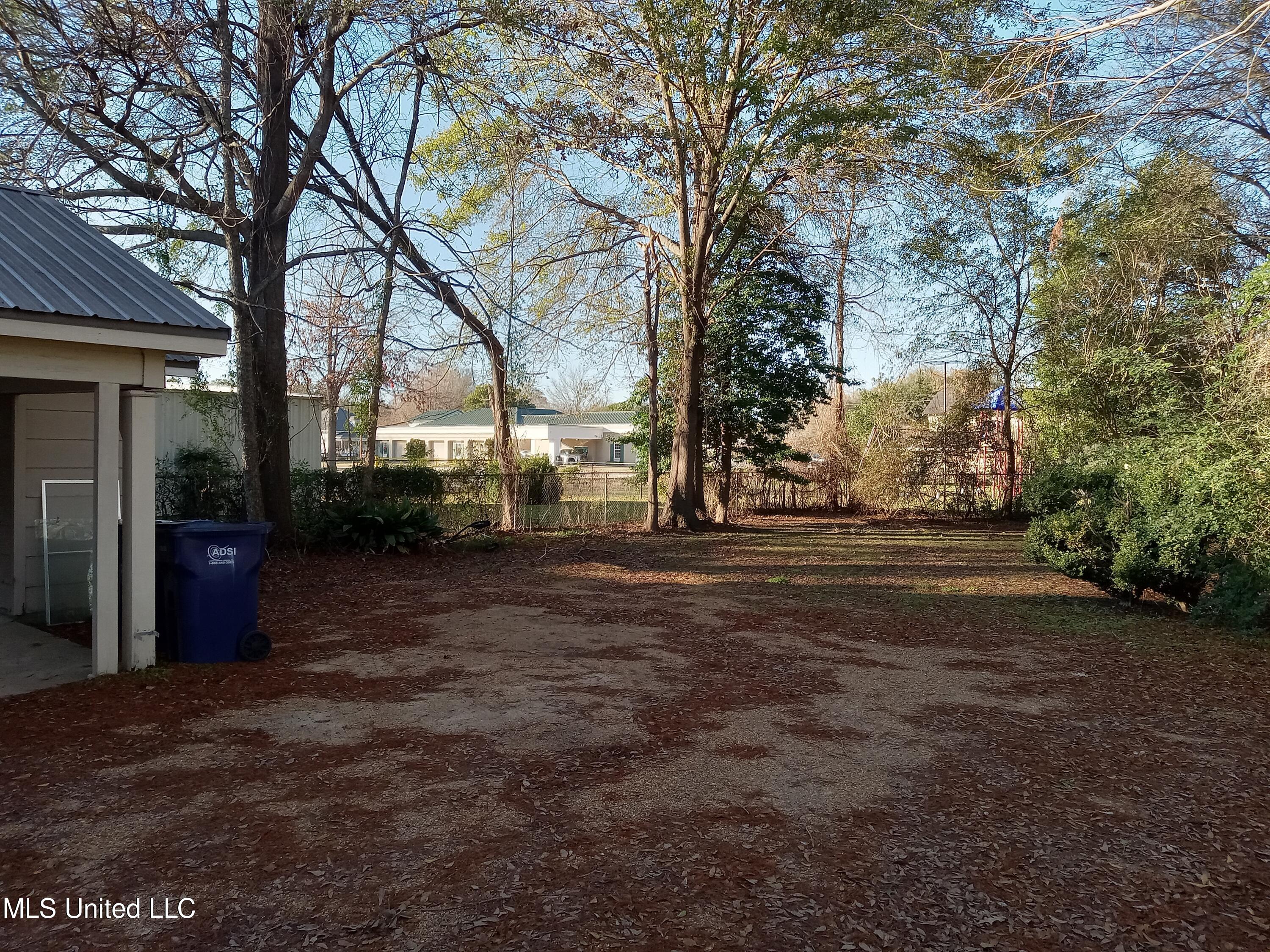109 E Percy Street Property Photo 3