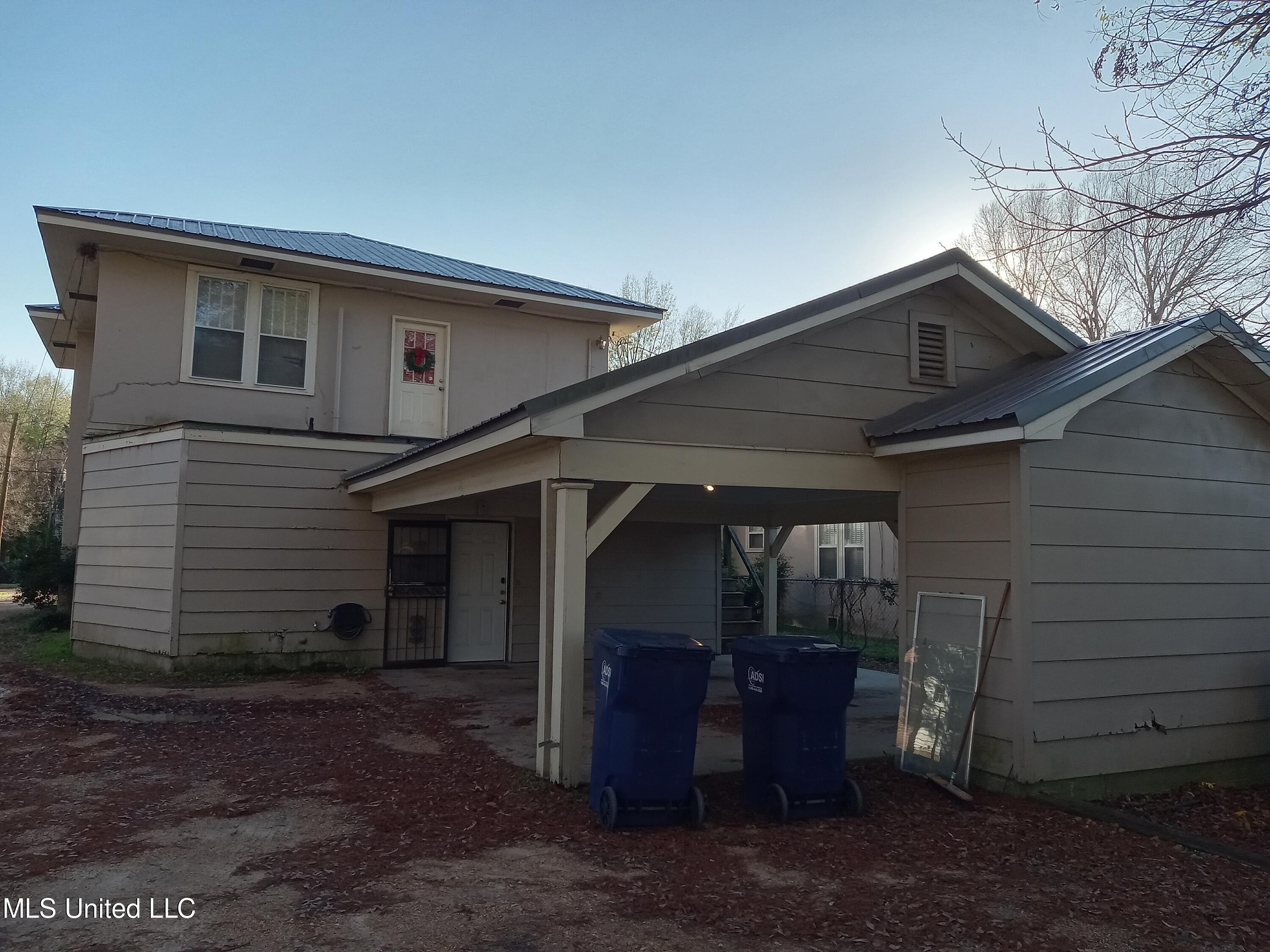 109 E Percy Street Property Photo 4
