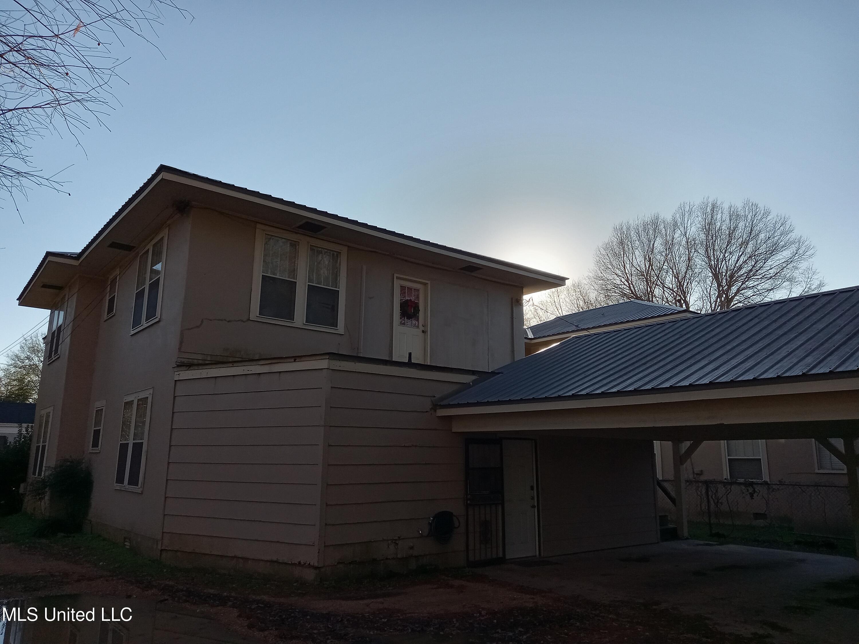 109 E Percy Street Property Photo 5