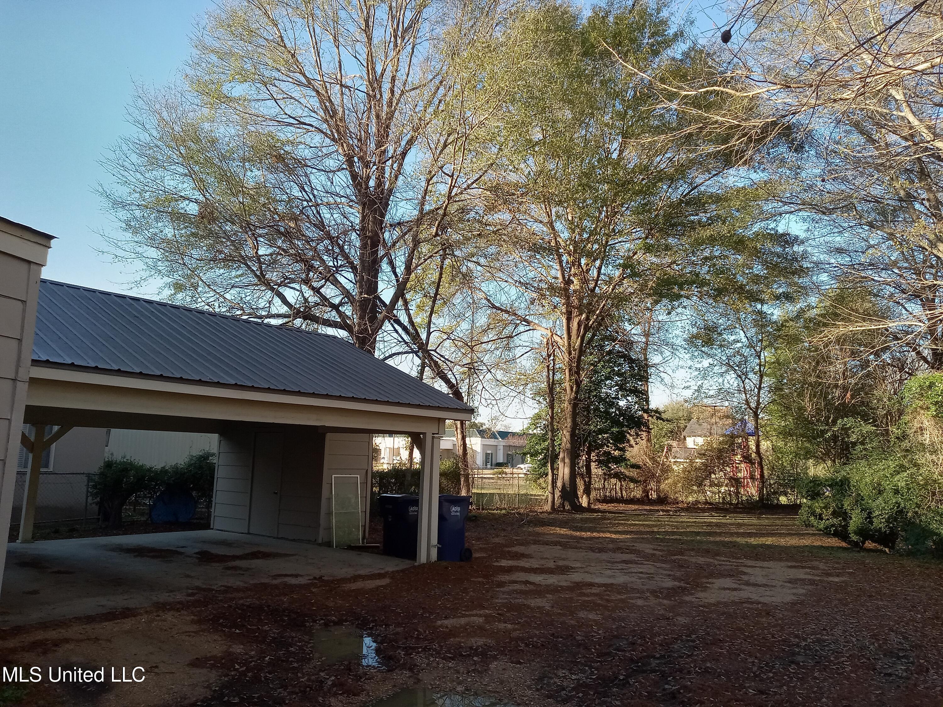 109 E Percy Street Property Photo 7